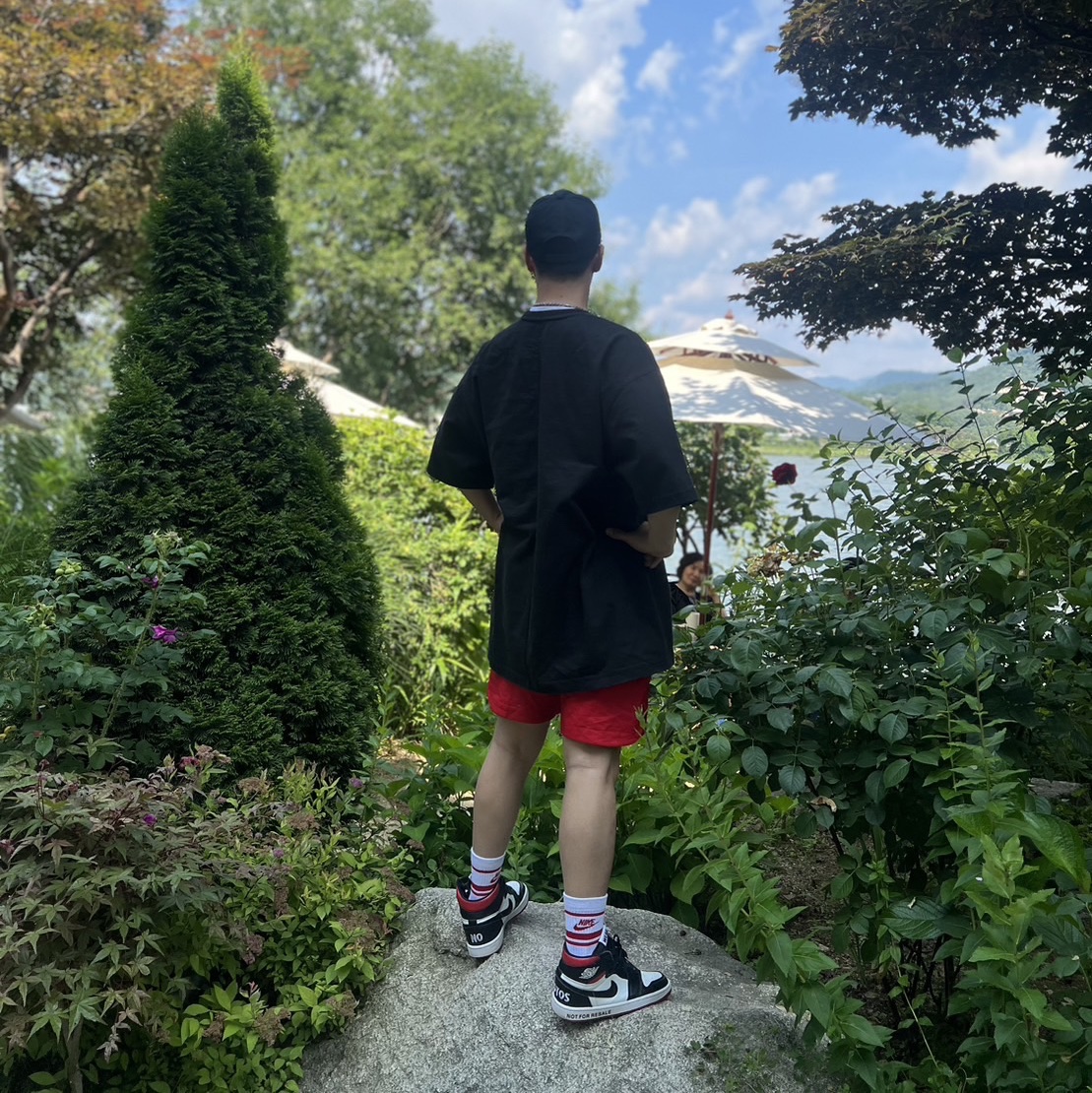 Nike NSW Woven Lined Flow Shorts University Red - US/EU, Stussy Chenille S Low Pro Cap Black 착용 스타일 - 2