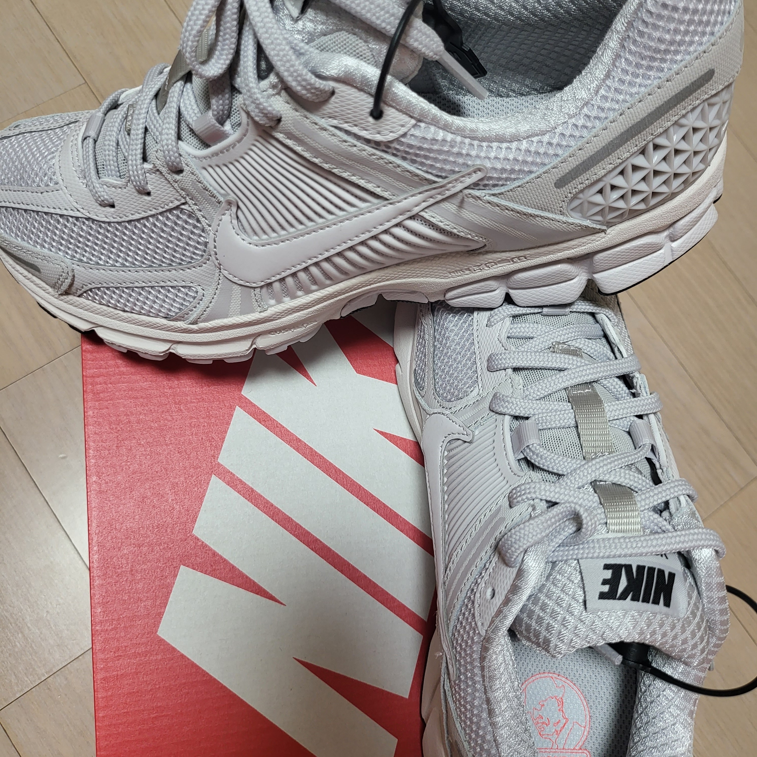 Nike Zoom Vomero 5 SP Vast Grey 2023 착용 스타일 - 4