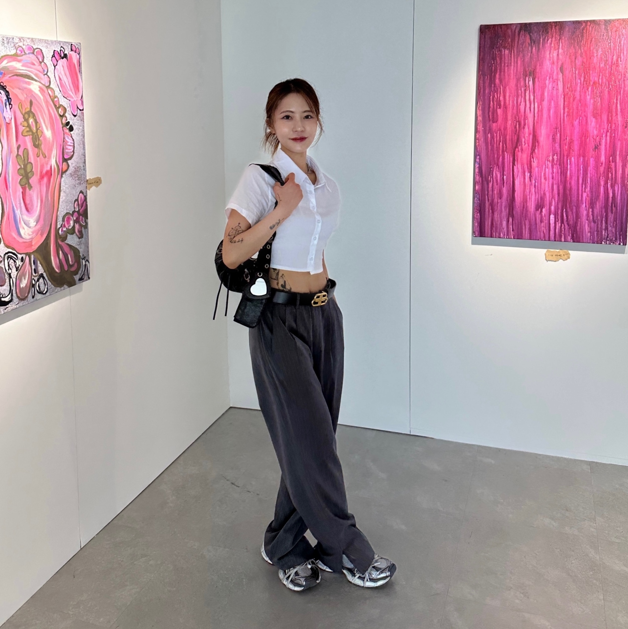 Balenciaga Arena Lambskin Le Cagole XS Shoulder Bag Black, (W) Balenciaga BB Thin Calfskin Leather Belt Black Aged Gold 착용 스타일 - 2