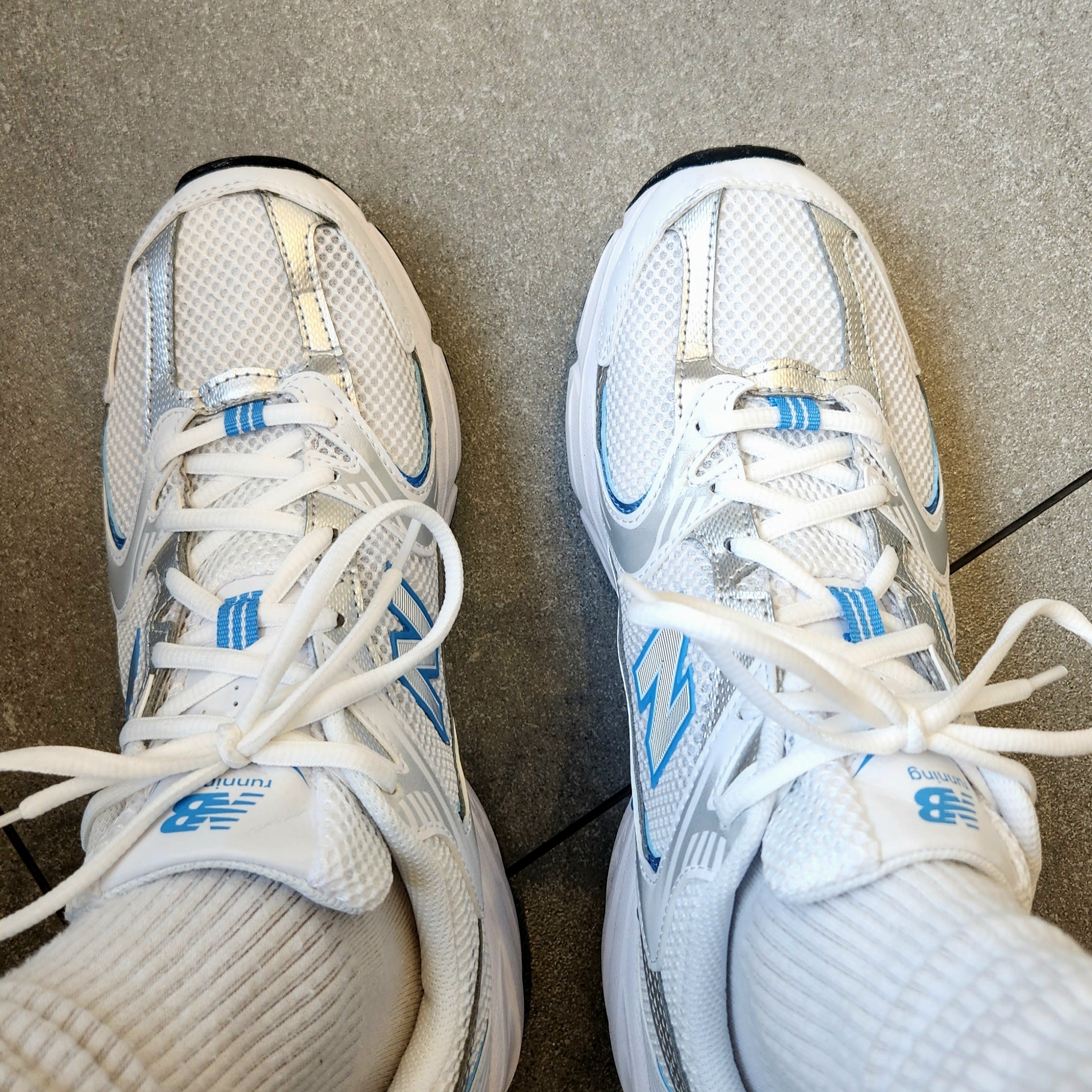 New Balance 530 Sky Blue 착용 스타일