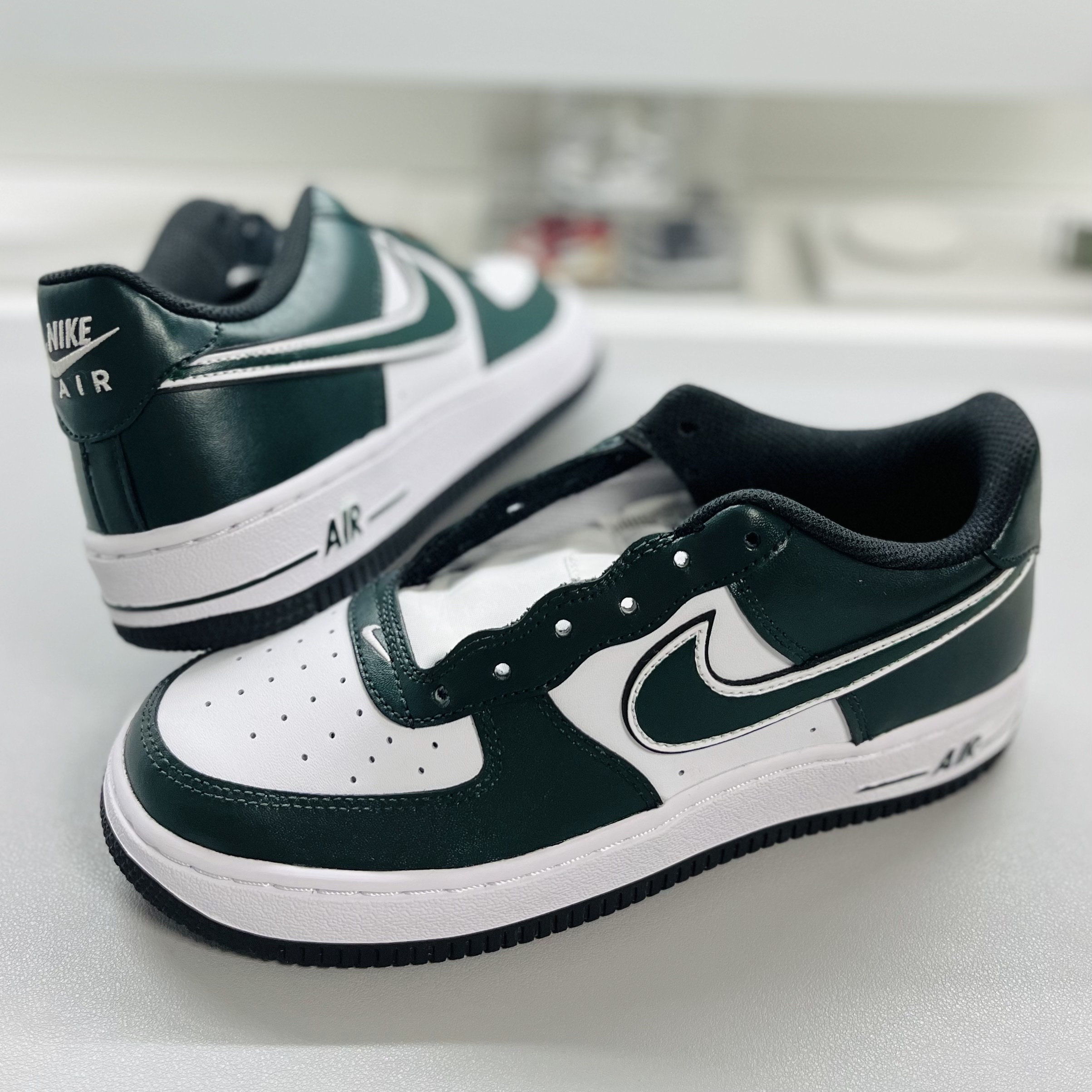 Nike Air Force 1 '07 Black White, Nike Air Force 1 '07 LV8 White Black 착용 스타일 - 3