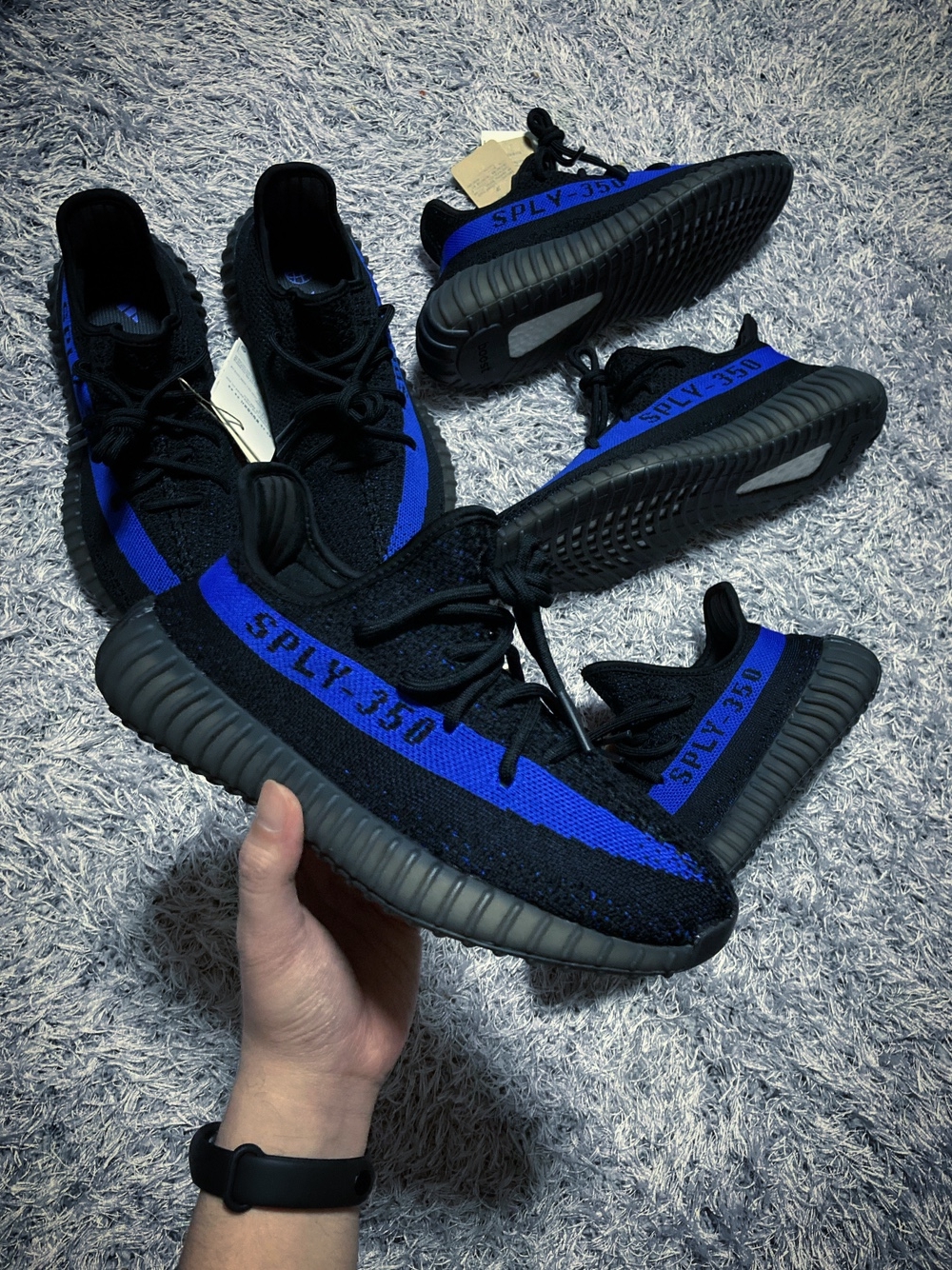 Adidas Yeezy Boost 350 V2 Dazzling Blue 착용 스타일
