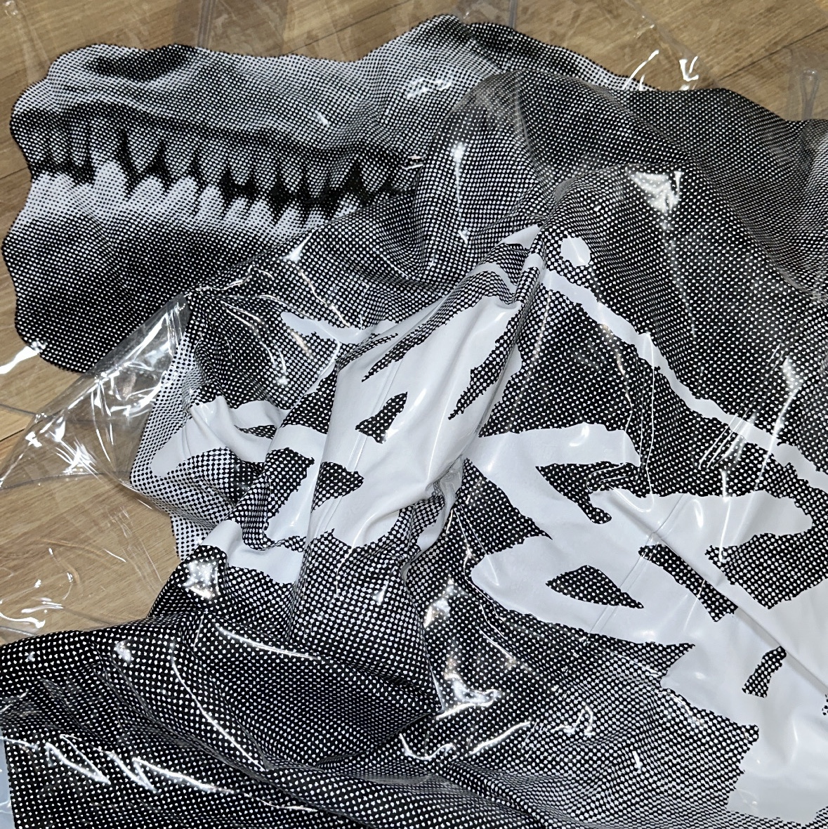 Stussy Big & Meaty Pool Float Clear 착용 스타일 - 2