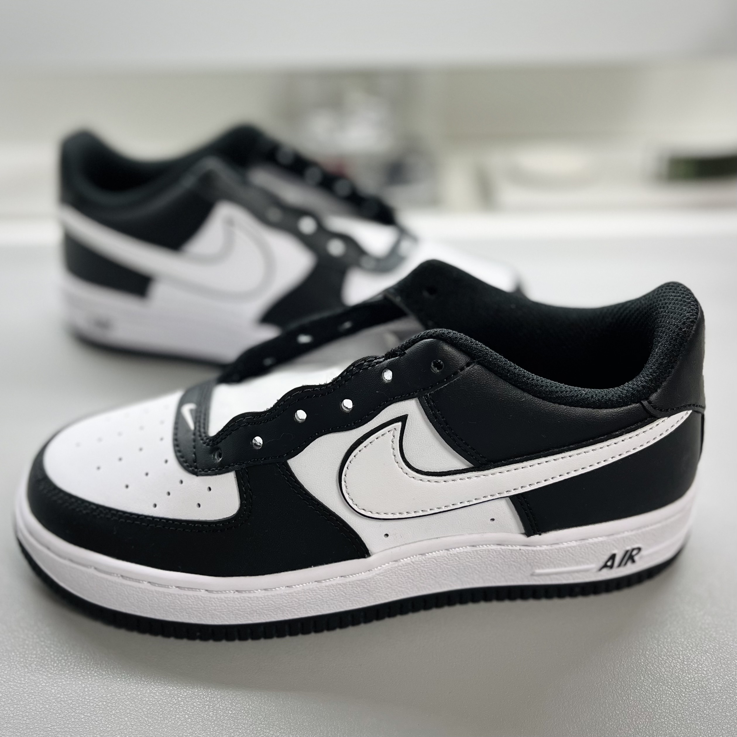 Nike Air Force 1 '07 Black White, Nike Air Force 1 '07 LV8 White Black 착용 스타일 - 5