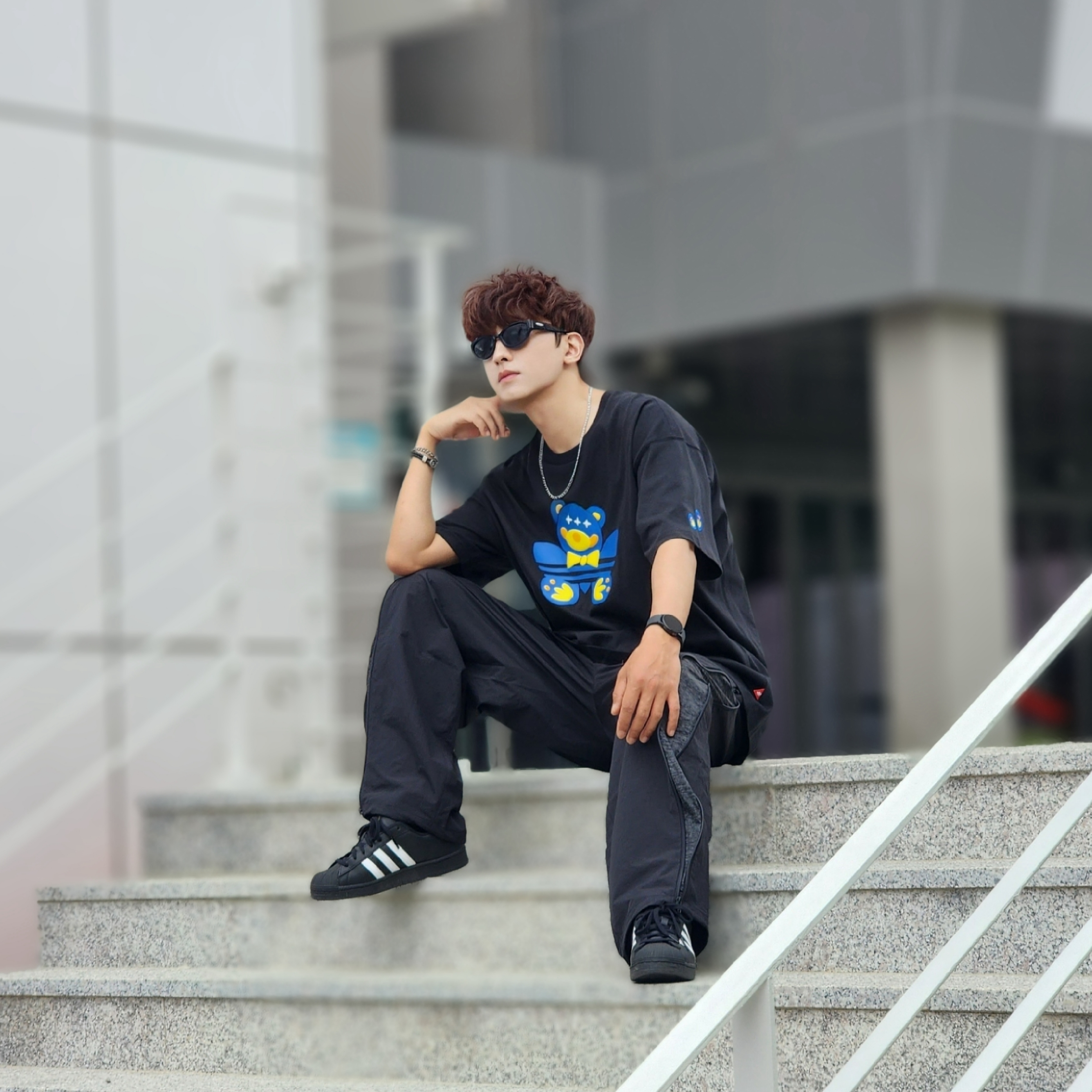 Adidas Superstar Core Black White 착용 스타일 - 2