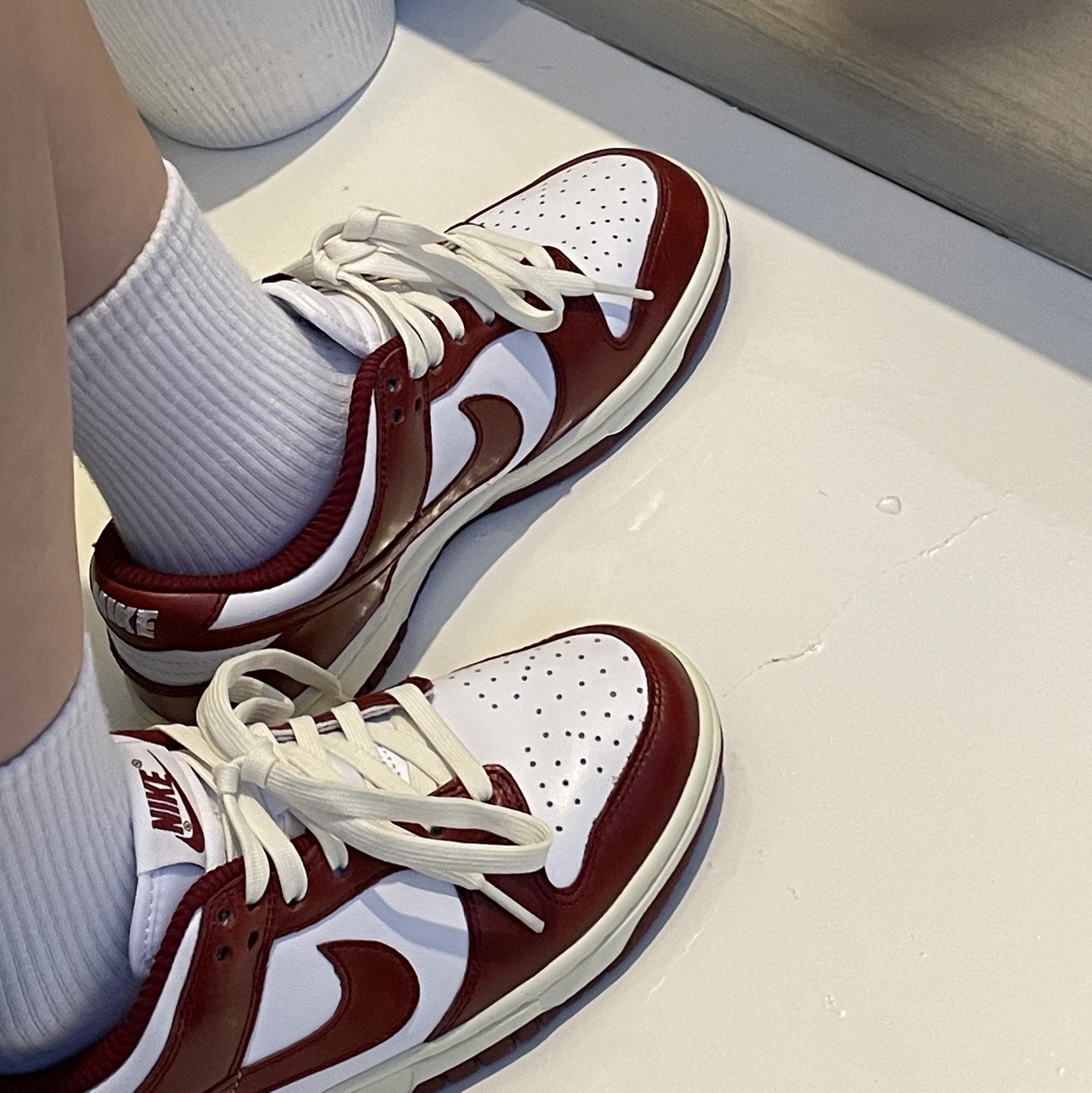 (W) Nike Dunk Low Retro PRM Team Red and White 착용 스타일