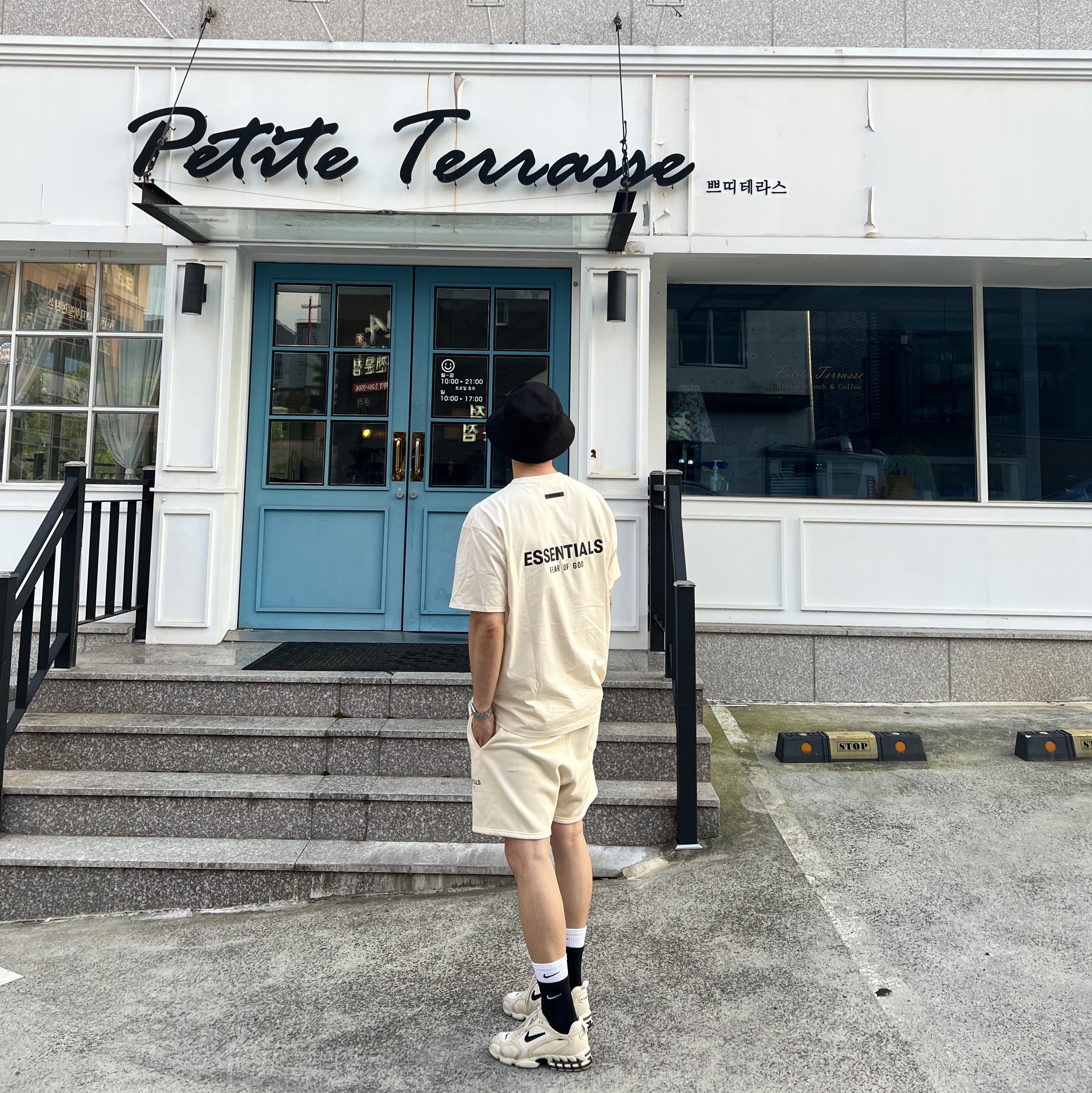 Nike x Stussy Air Zoom Spiridon Cage 2 Fossil, Essentials T-Shirt Cream - 21SS 착용 스타일