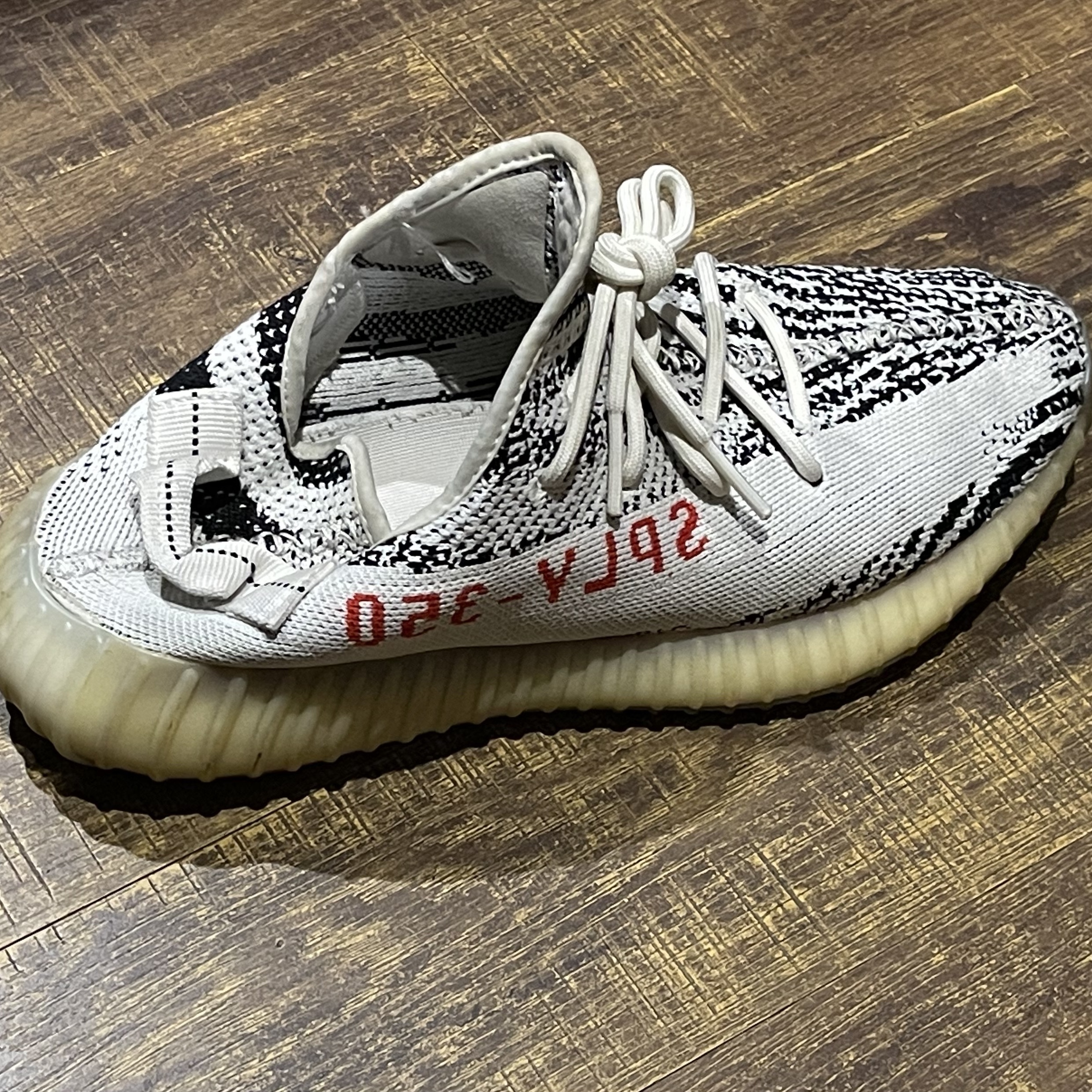 Adidas Yeezy Boost 350 V2 Zebra 2017/2019/2020 착용 스타일