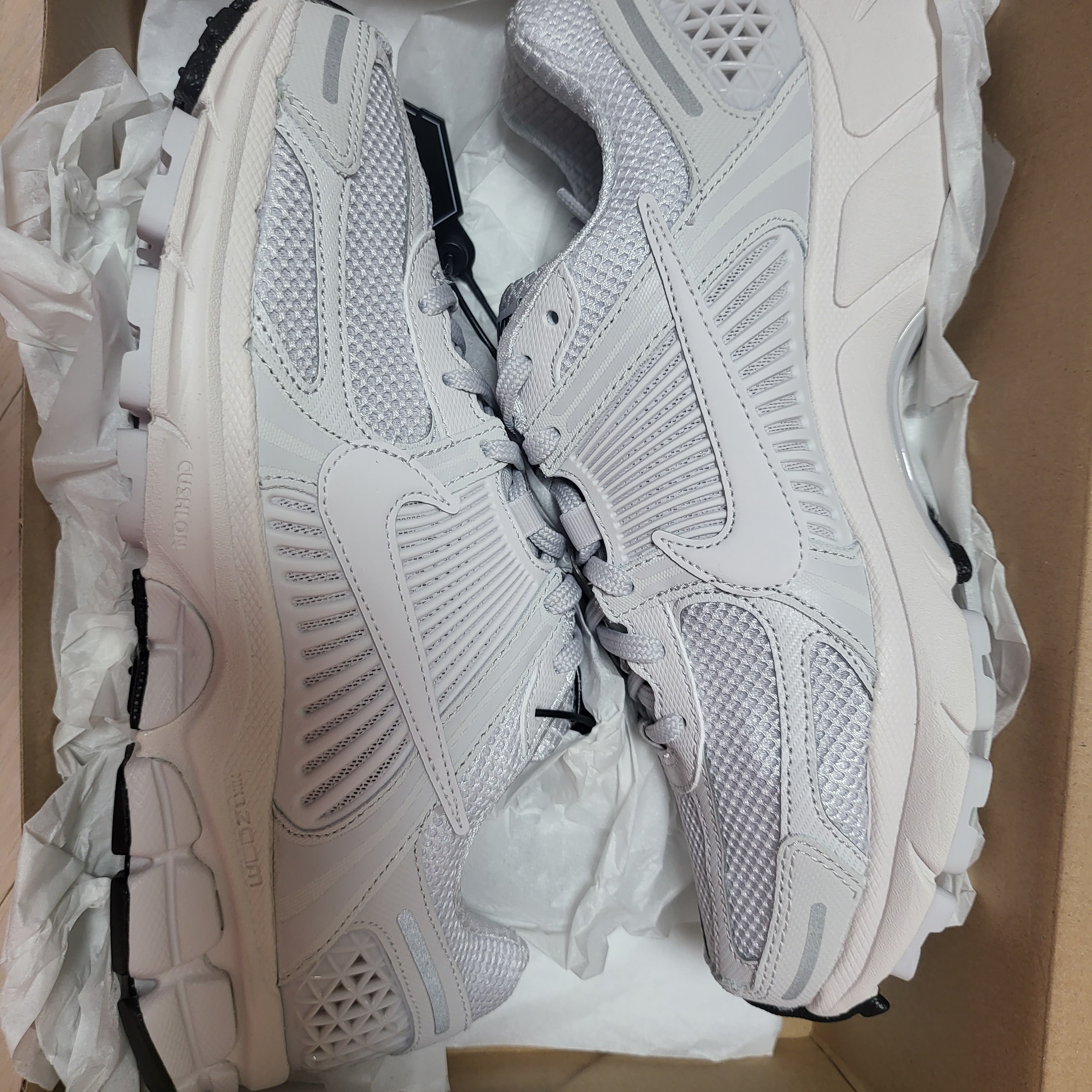 Nike Zoom Vomero 5 SP Vast Grey 2023 착용 스타일 - 1