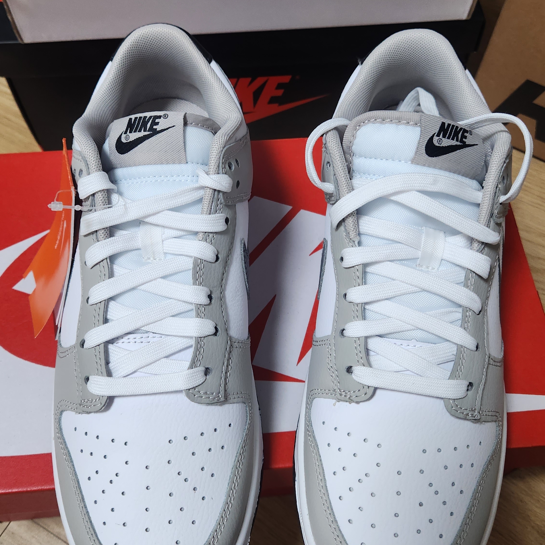 Nike Dunk Low Cool Grey White 착용 스타일 - 1