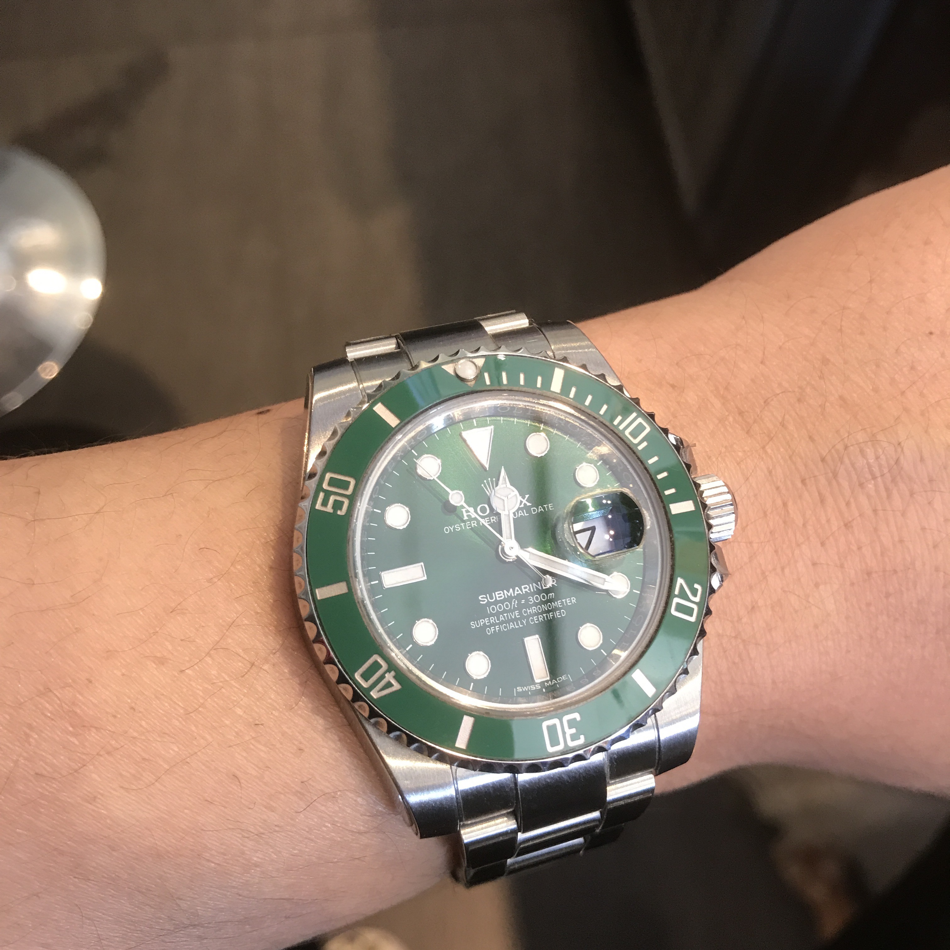 Rolex Submariner Date 40mm 116610LV Green Oyster 착용 스타일 - 4