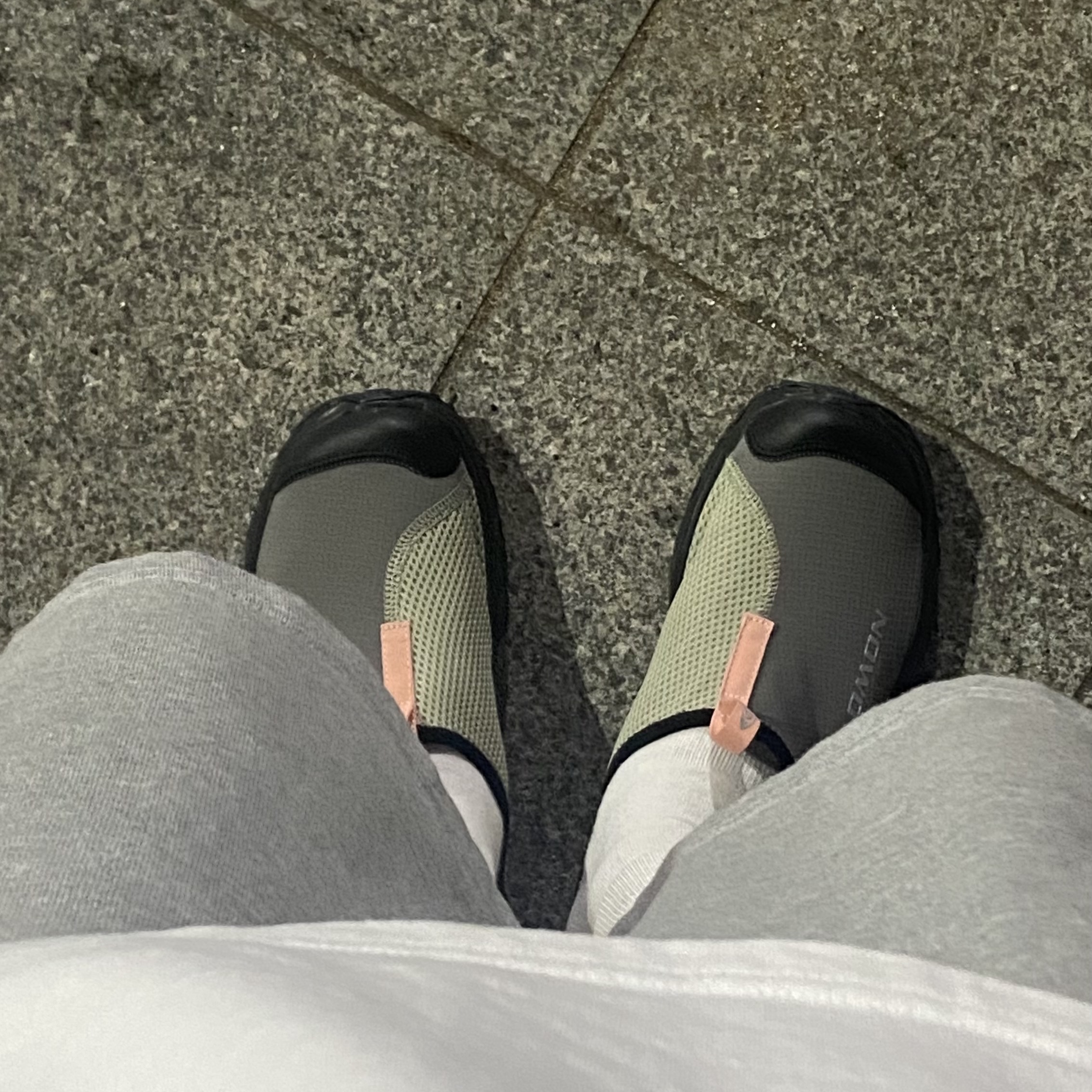 Salomon RX Slide 3.0 Pewter 착용 스타일