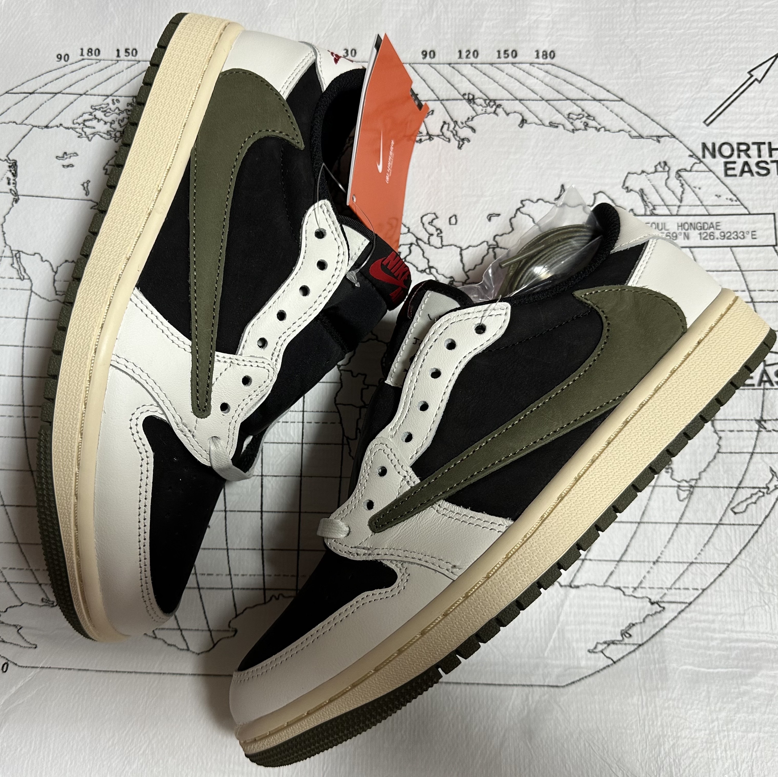 (W) Jordan 1 x Travis Scott Retro Low OG SP Medium Olive 착용 스타일 - 1