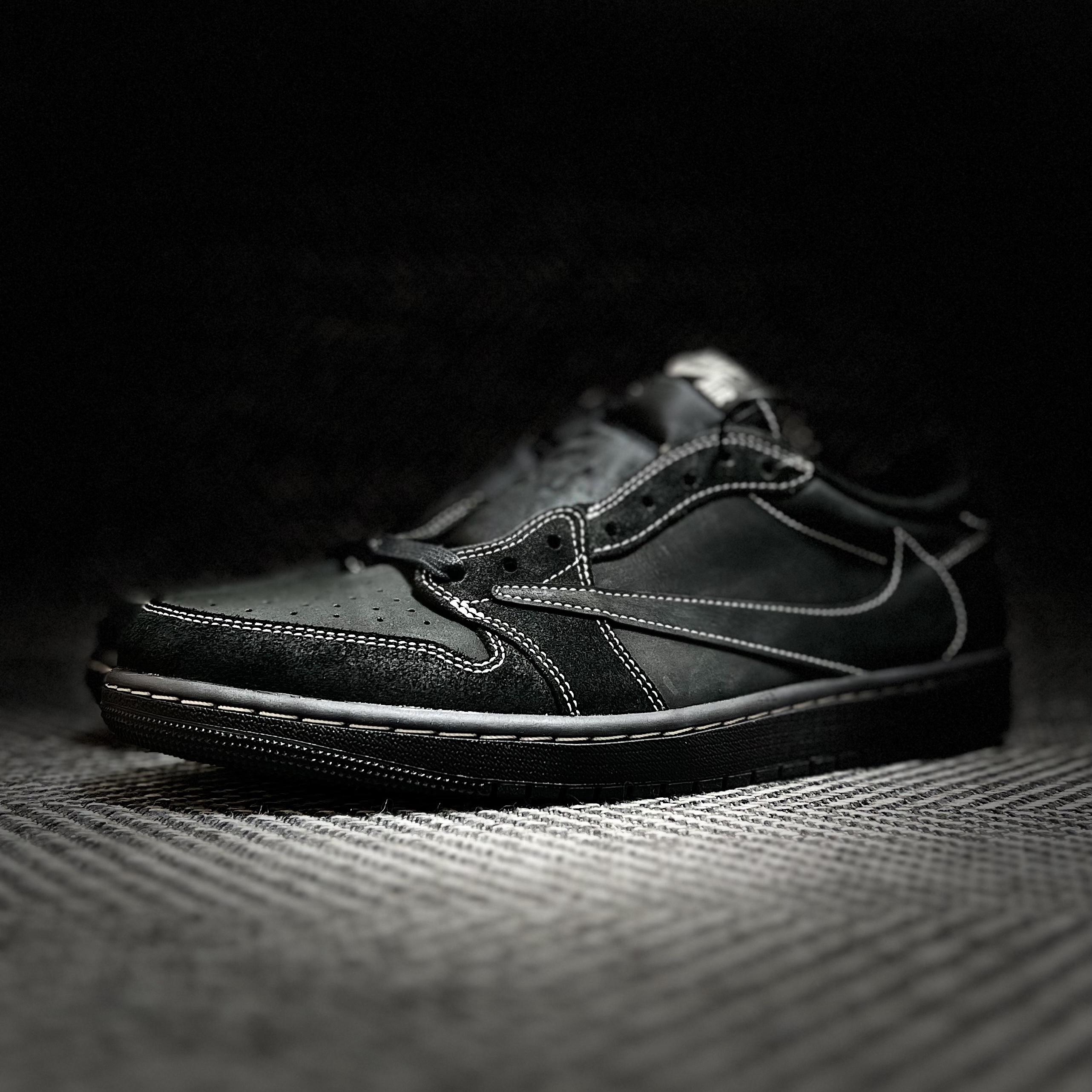 Jordan 1 x Travis Scott Retro Low OG SP Black Phantom 착용 스타일 - 1