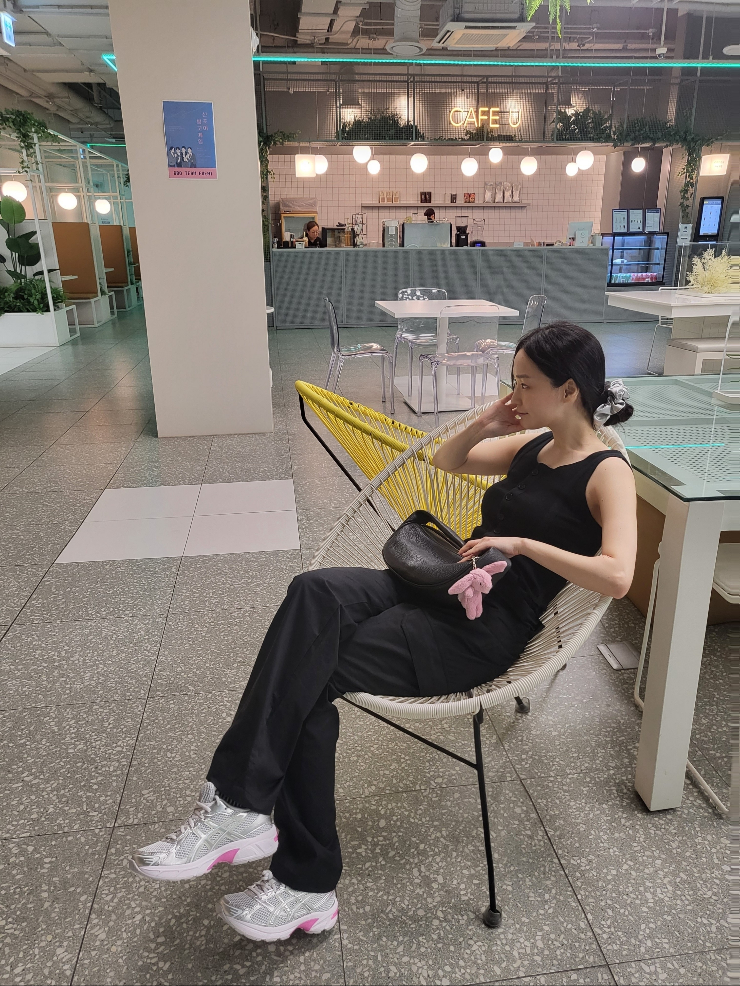(W) Asics Gel-1130 Glacier Grey Pure Silver, Jellycat Bashful Bunny Bag Charm Tulip 착용 스타일