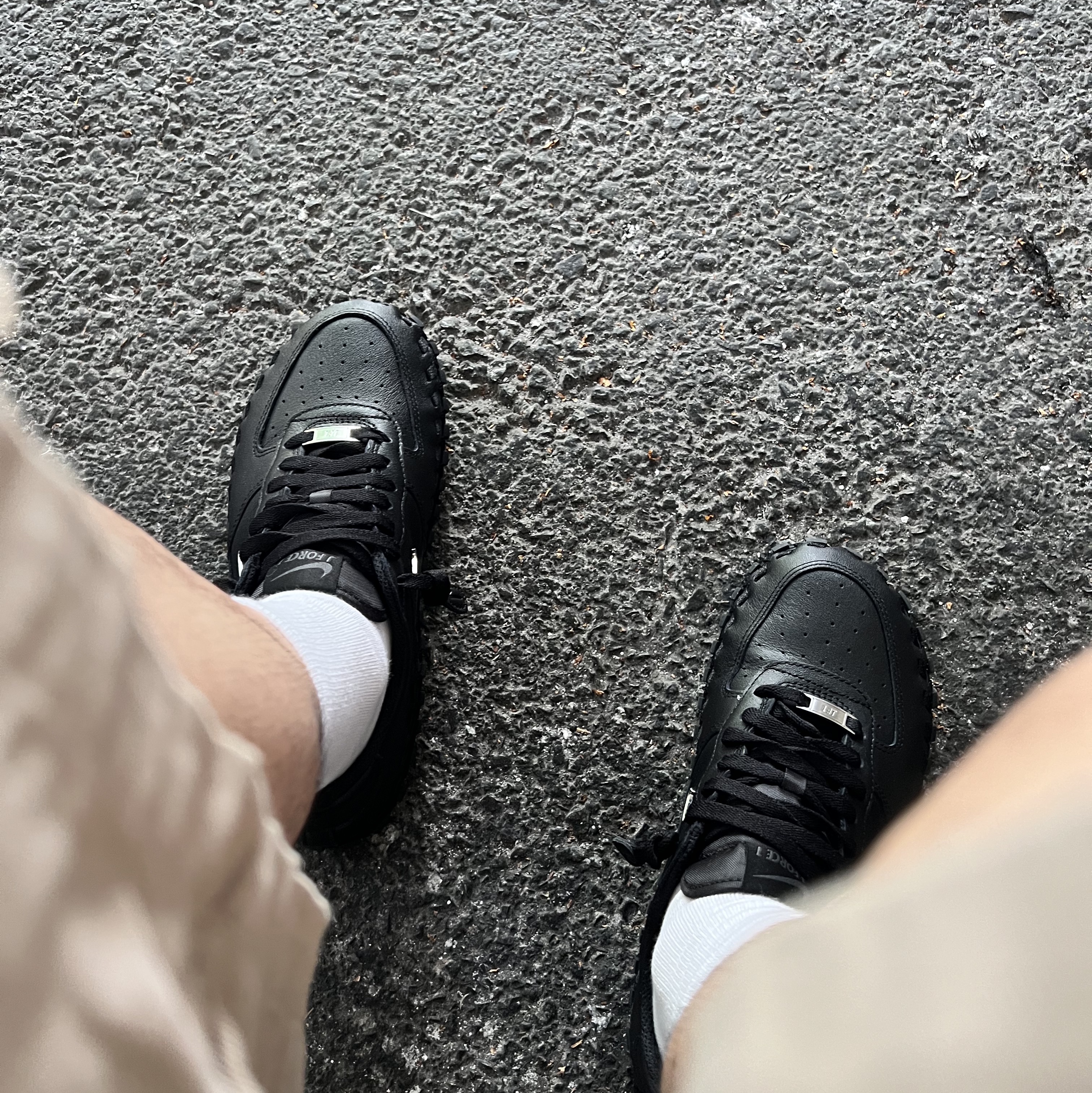 Nike x Jacquemus J Force 1 Low LX SP Black 착용 스타일 - 3