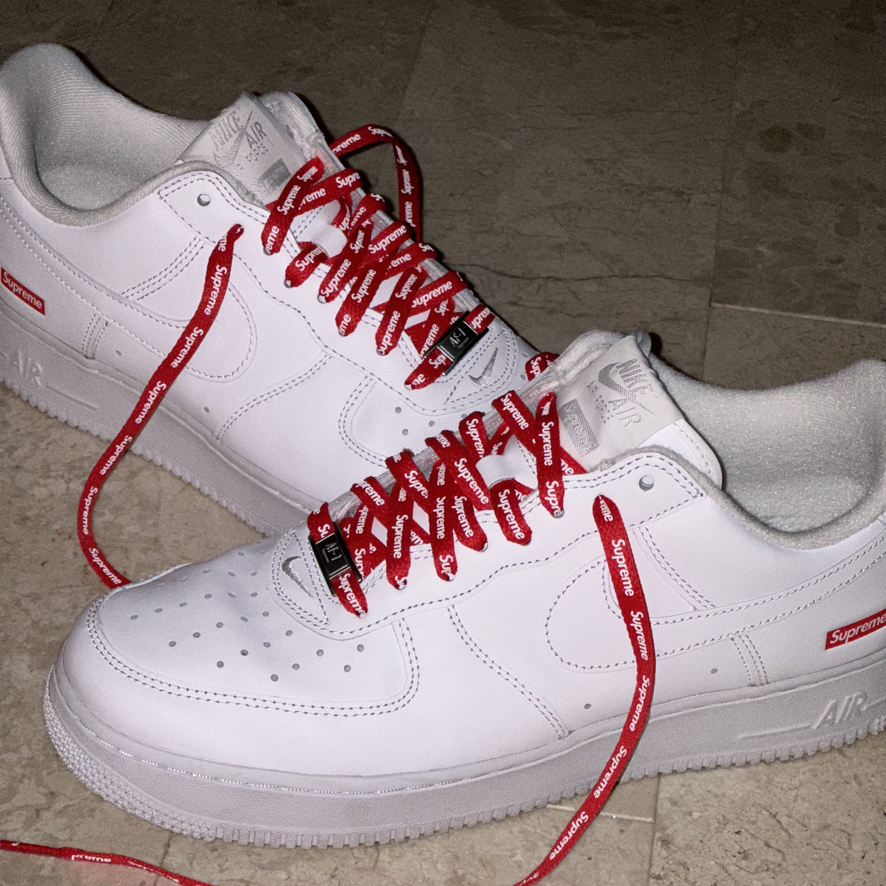 Nike x Supreme Air Force 1 Low White 착용 스타일