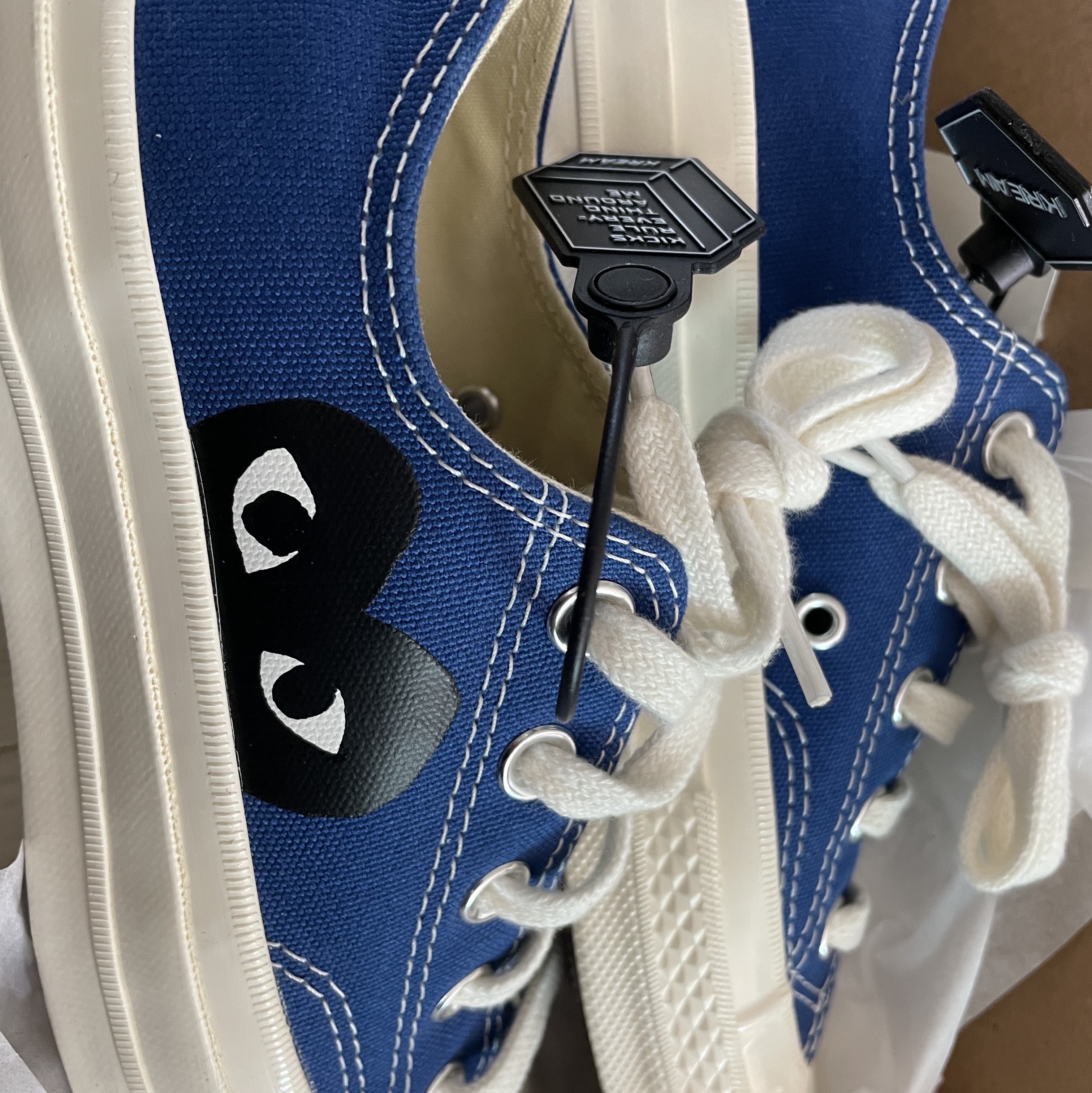 Converse x Play Comme des Garcons Chuck 70 Ox Blue Quartz 착용 스타일