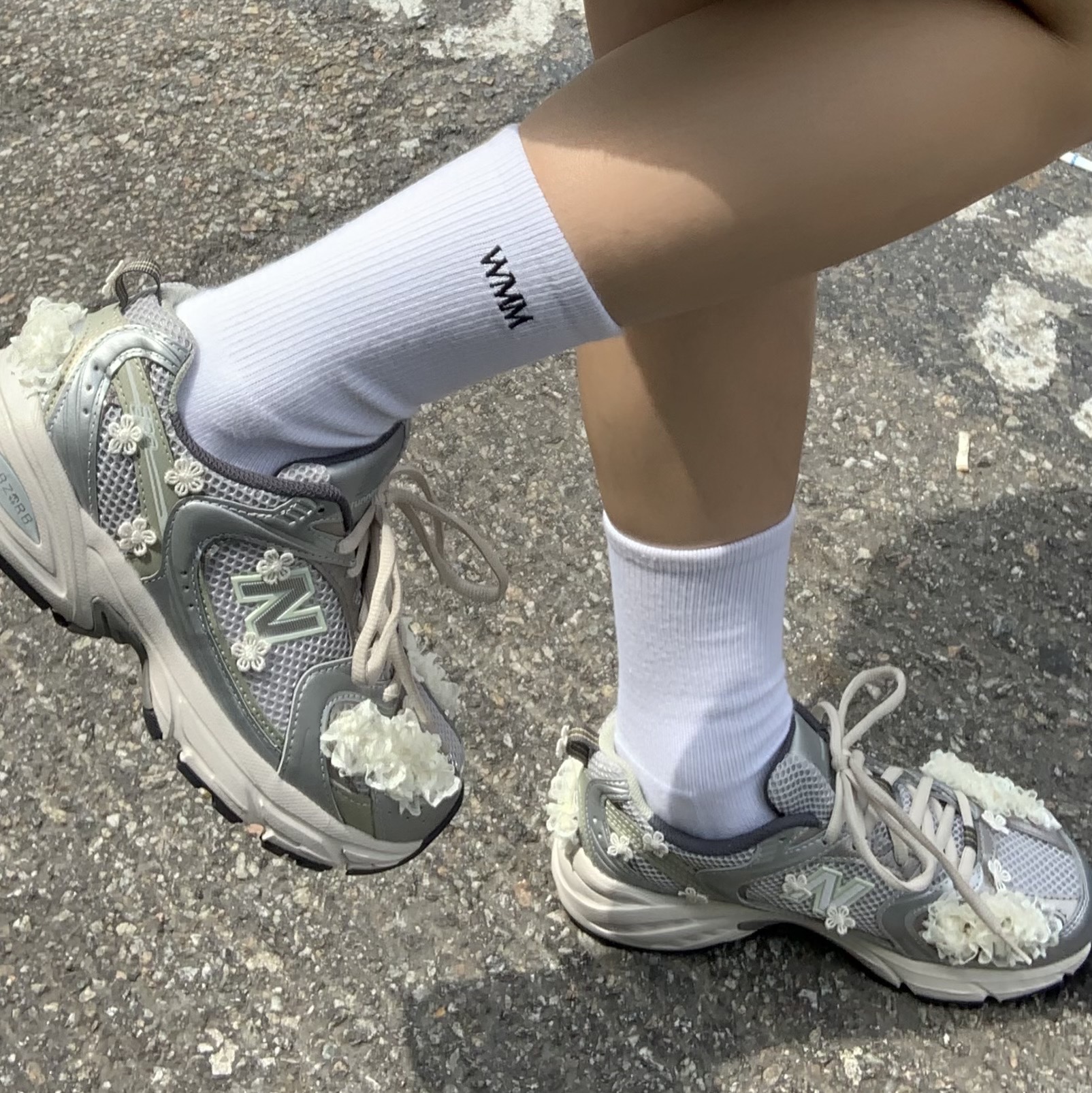 New Balance 530 Earth 착용 스타일 - 1