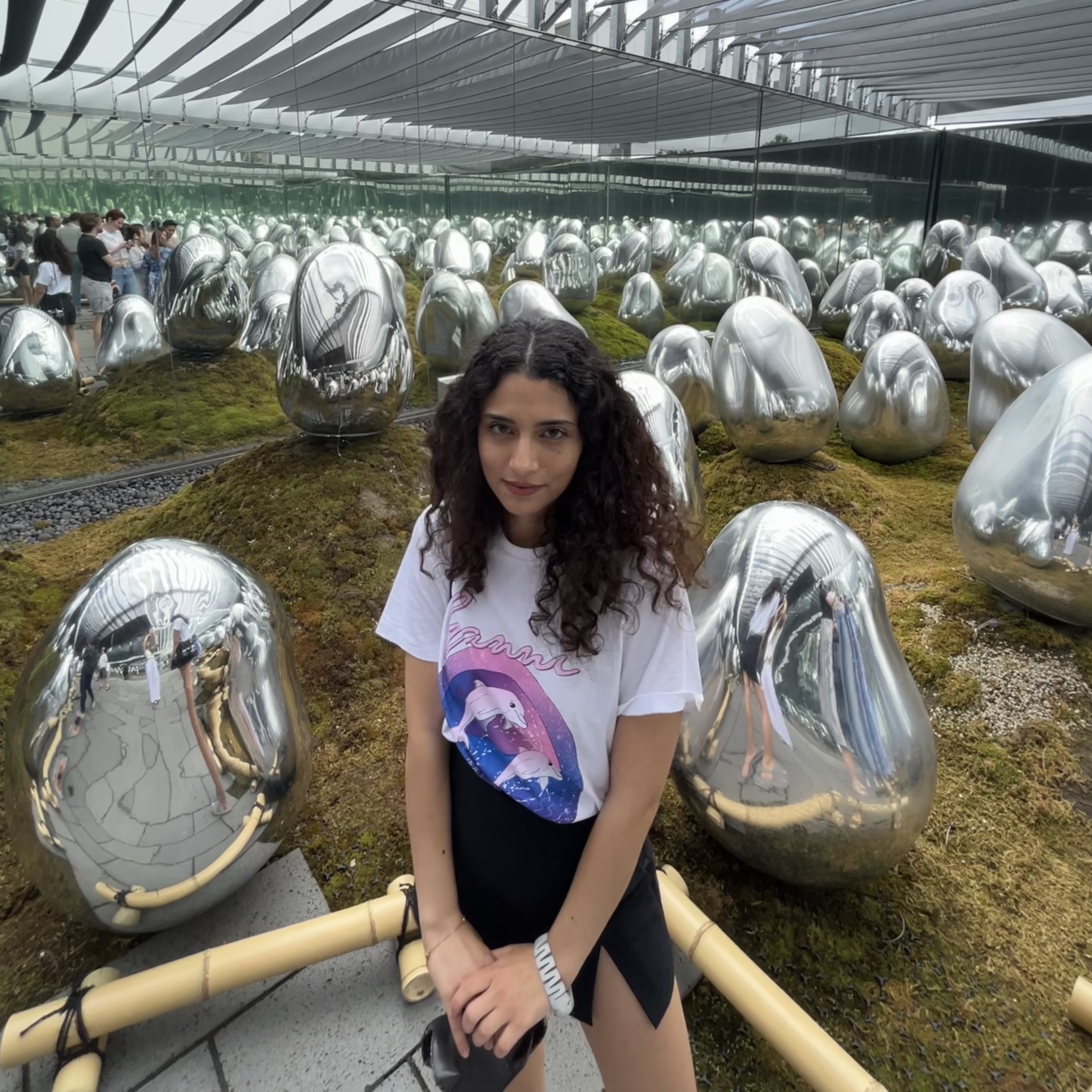 (W) Ganni Relaxed Dolphin T-Shirt Bright White 착용 스타일 - 2