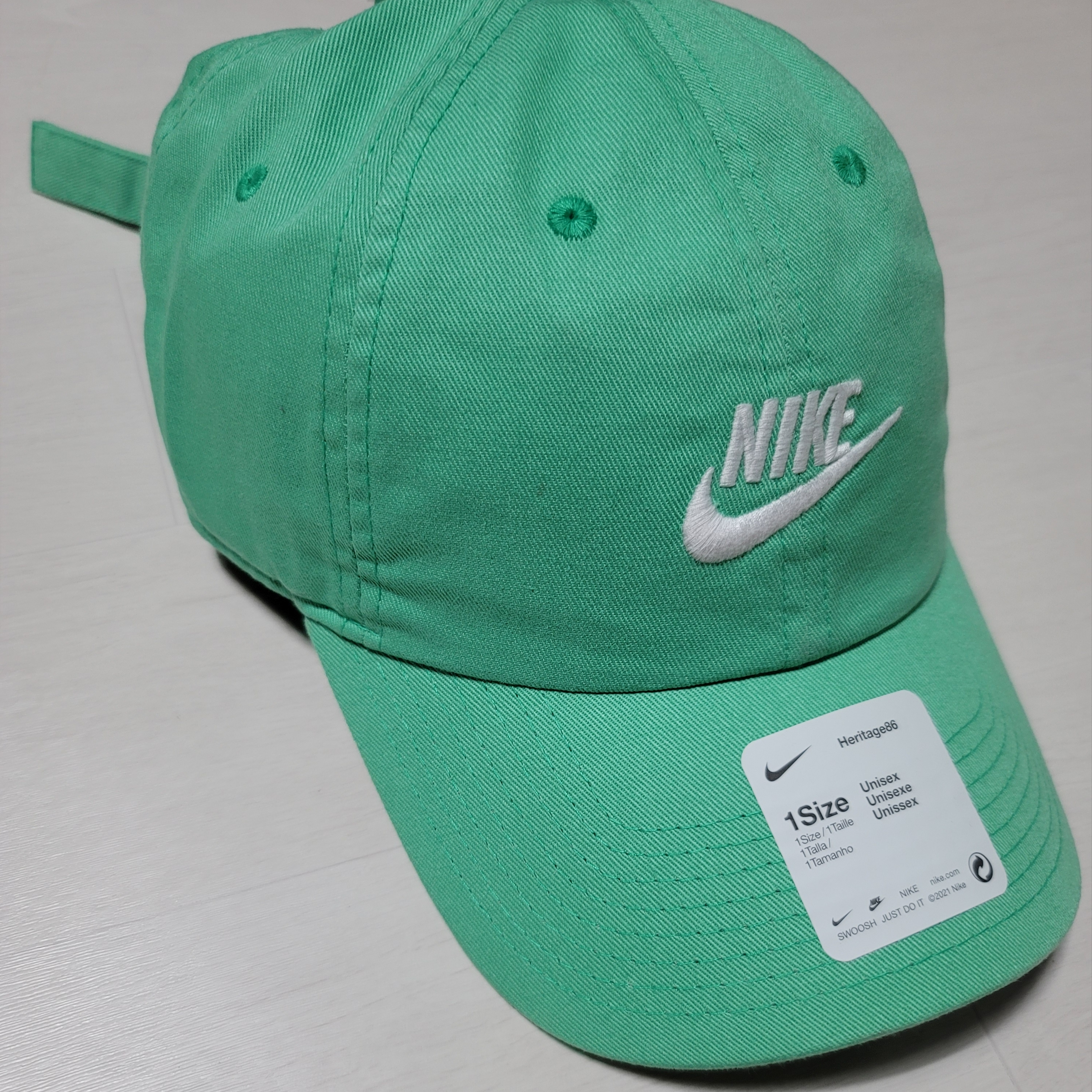 Nike Heritage 86 Futura Washed Cap Spring Green 착용 스타일