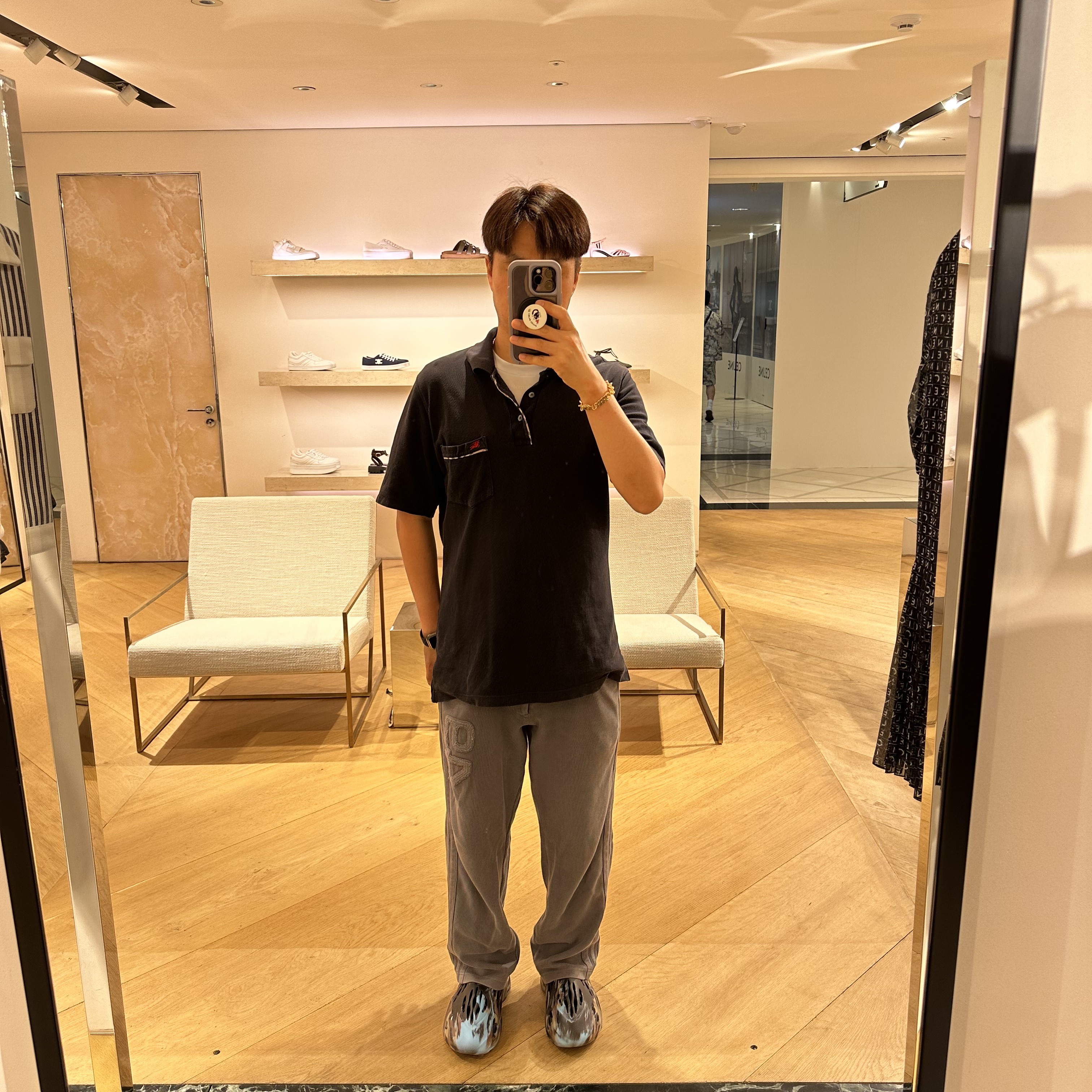 Adidas Yeezy Foam RNNR MX Cinder 착용 스타일