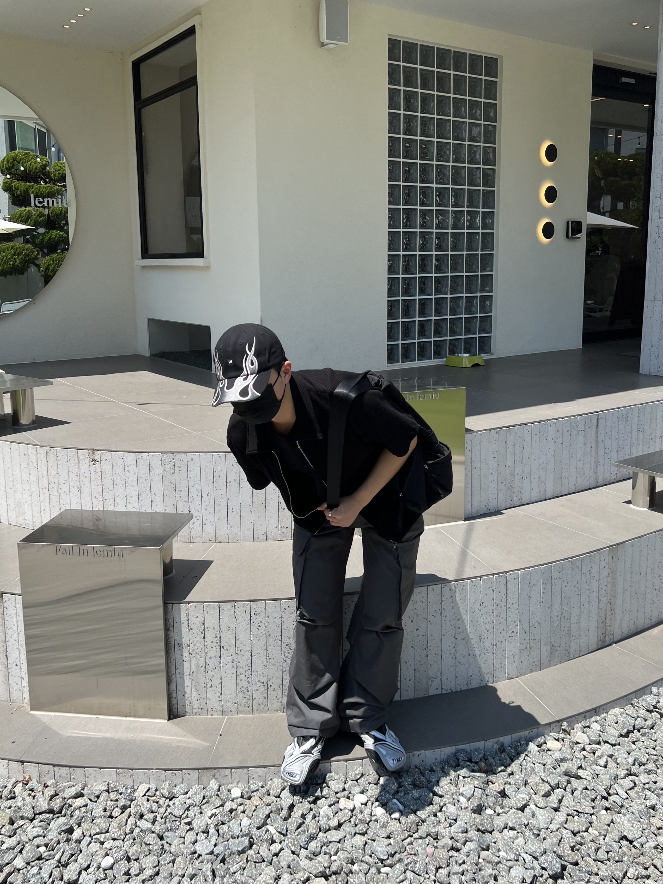 Yeezy Gap Engineered By Balenciaga Flame Cap Black, Balenciaga Tyrex Sneakers Black Grey 착용 스타일 - 2
