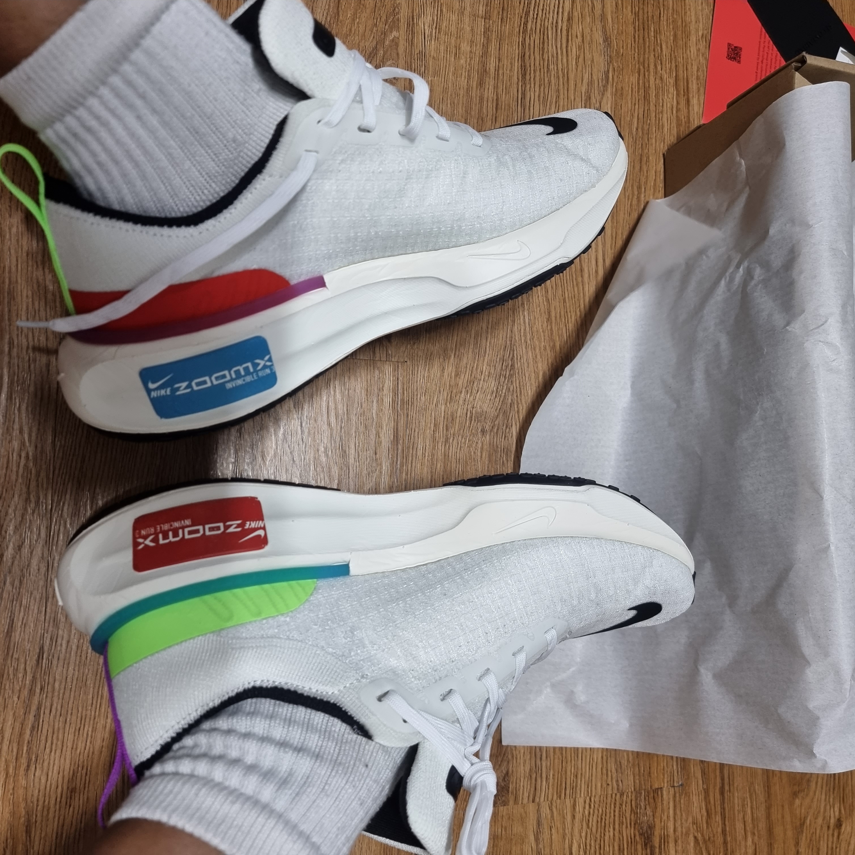 Nike Invincible 3 SE White Lime Blast 착용 스타일 - 2