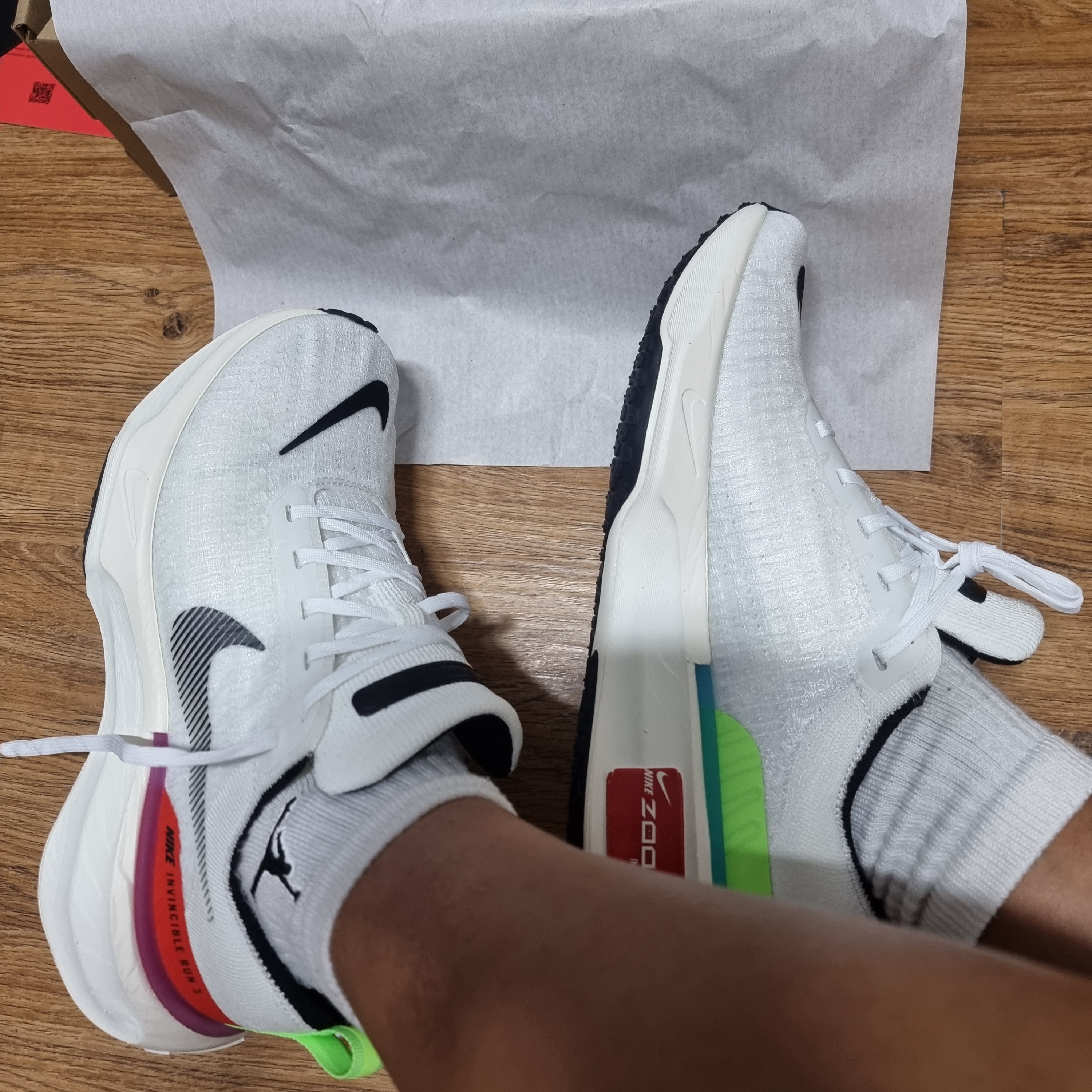 Nike Invincible 3 SE White Lime Blast 착용 스타일 - 1