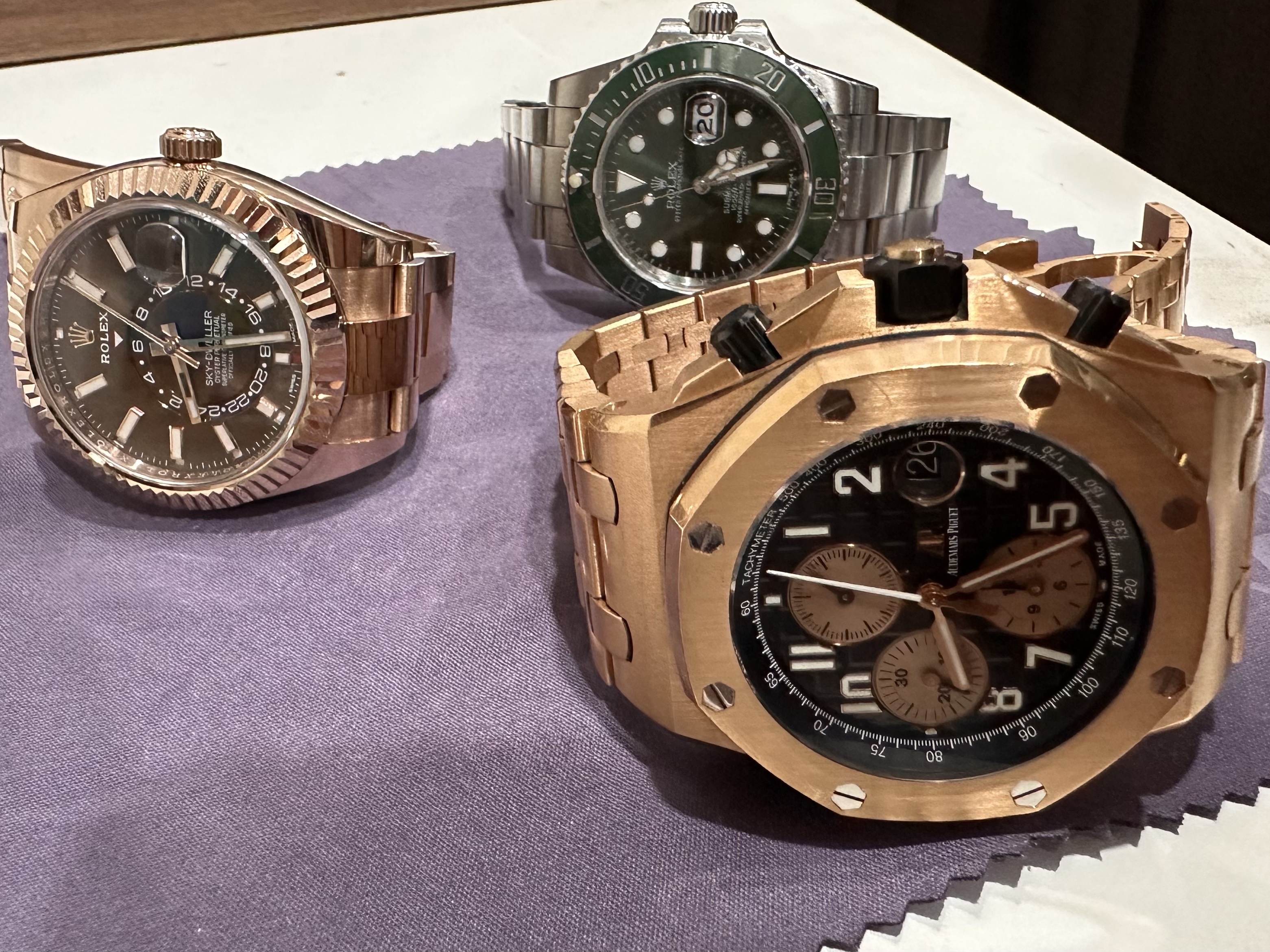 Rolex Submariner Date 40mm 116610LV Green Oyster, Rolex Sky-Dweller 42mm 326935 Chocolate Oyster 착용 스타일 - 1