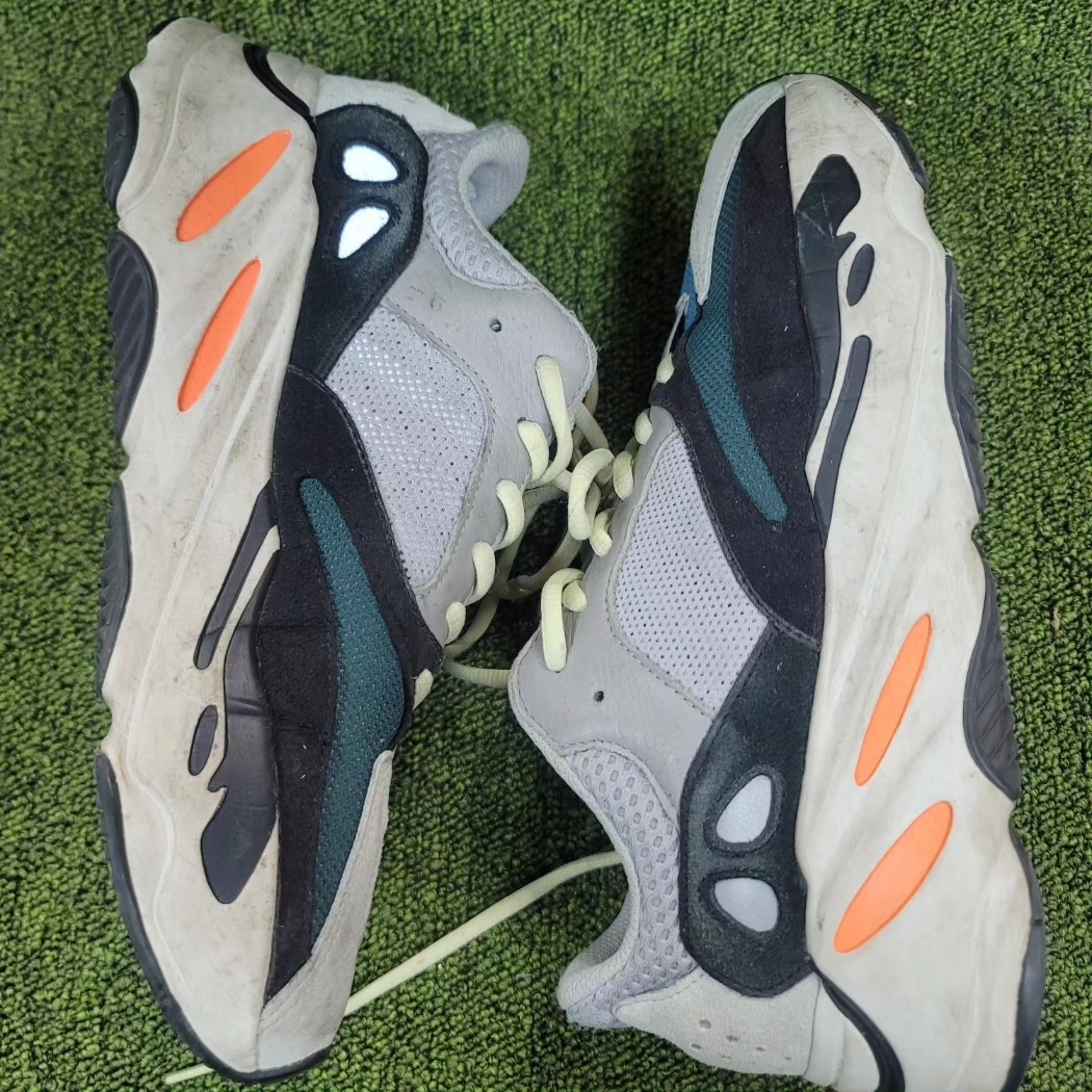 Adidas Yeezy Boost 700 Wave Runner Solid Grey 2017/2019 착용 스타일 - 4