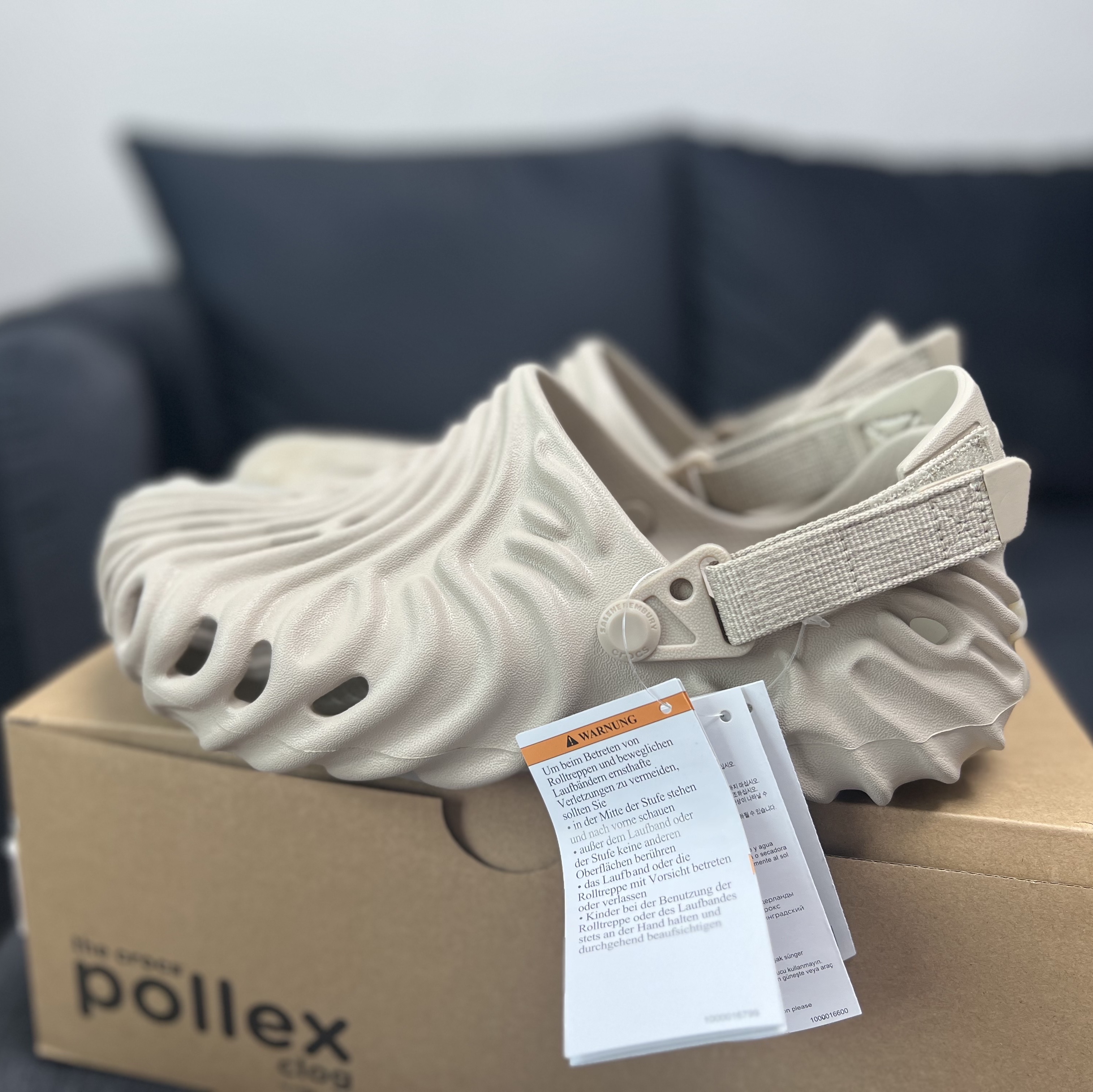 Crocs x Salehe Bembury Pollex Clog Horchata 착용 스타일 - 2