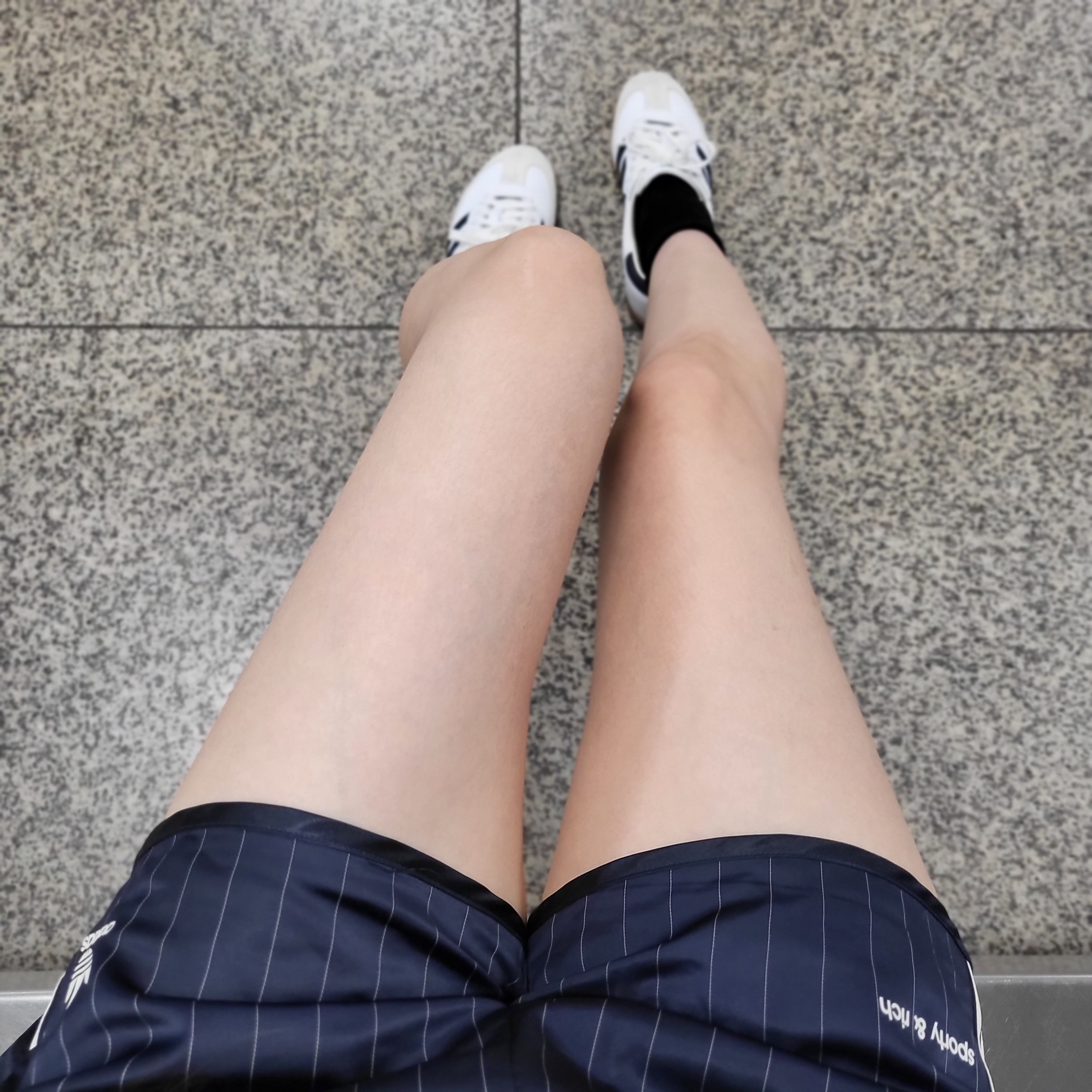 Adidas x Sporty & Rich Samba Cloud White Legend Ink, (W) Adidas x Sporty & Rich Shorts Legend Ink - US Sizing 착용 스타일 - 2