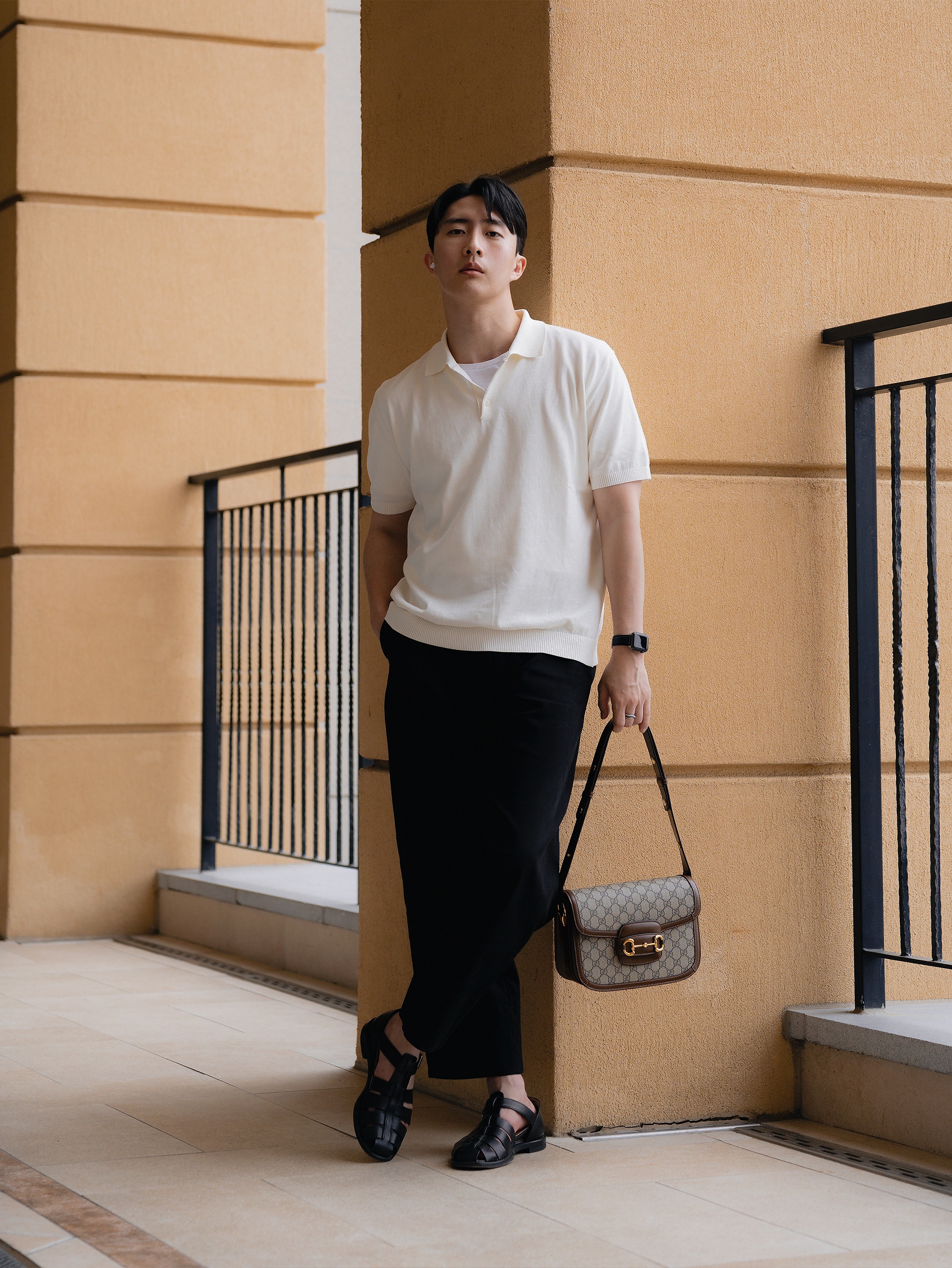 Gucci Horsebit 1955 Shoulder Bag Beige Ebony 착용 스타일 - 1