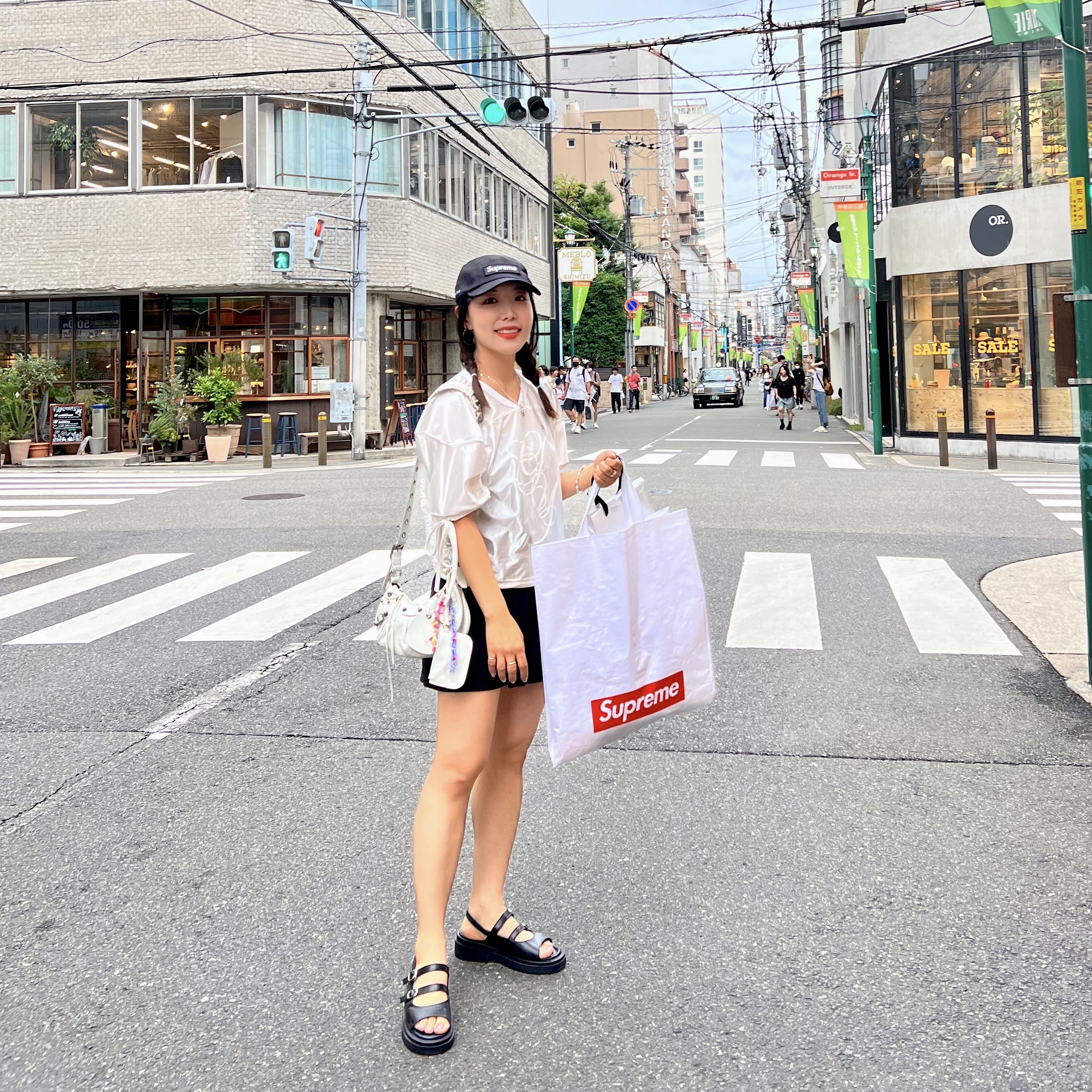 Supreme Mesh Cordura Camp Cap Black - 23SS, Balenciaga Arena Lambskin Le Cagole XS Shoulder Bag White 착용 스타일 - 1