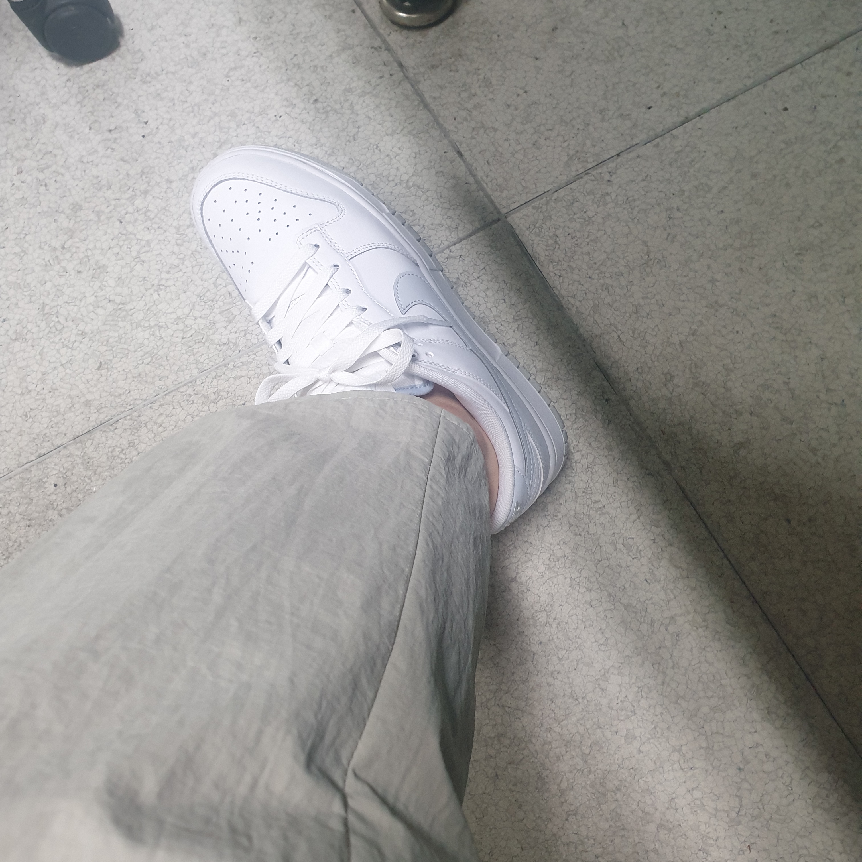 Nike Dunk Low Retro White Pure Platinum 착용 스타일 - 2