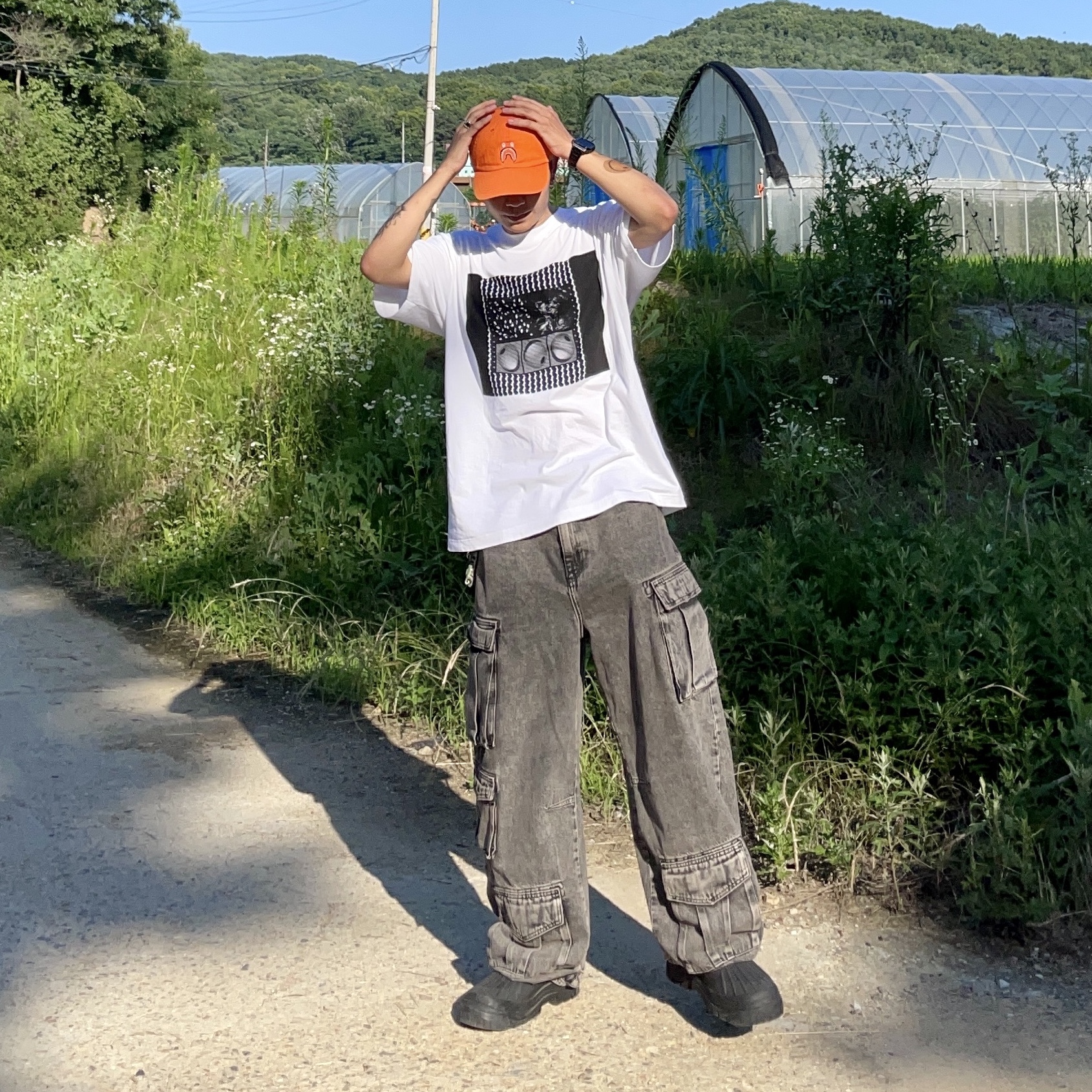Zara Utility Cargo Jeans Black, Cav Empt FK Vessel Eye T-Shirt White - 23SS 착용 스타일 - 1