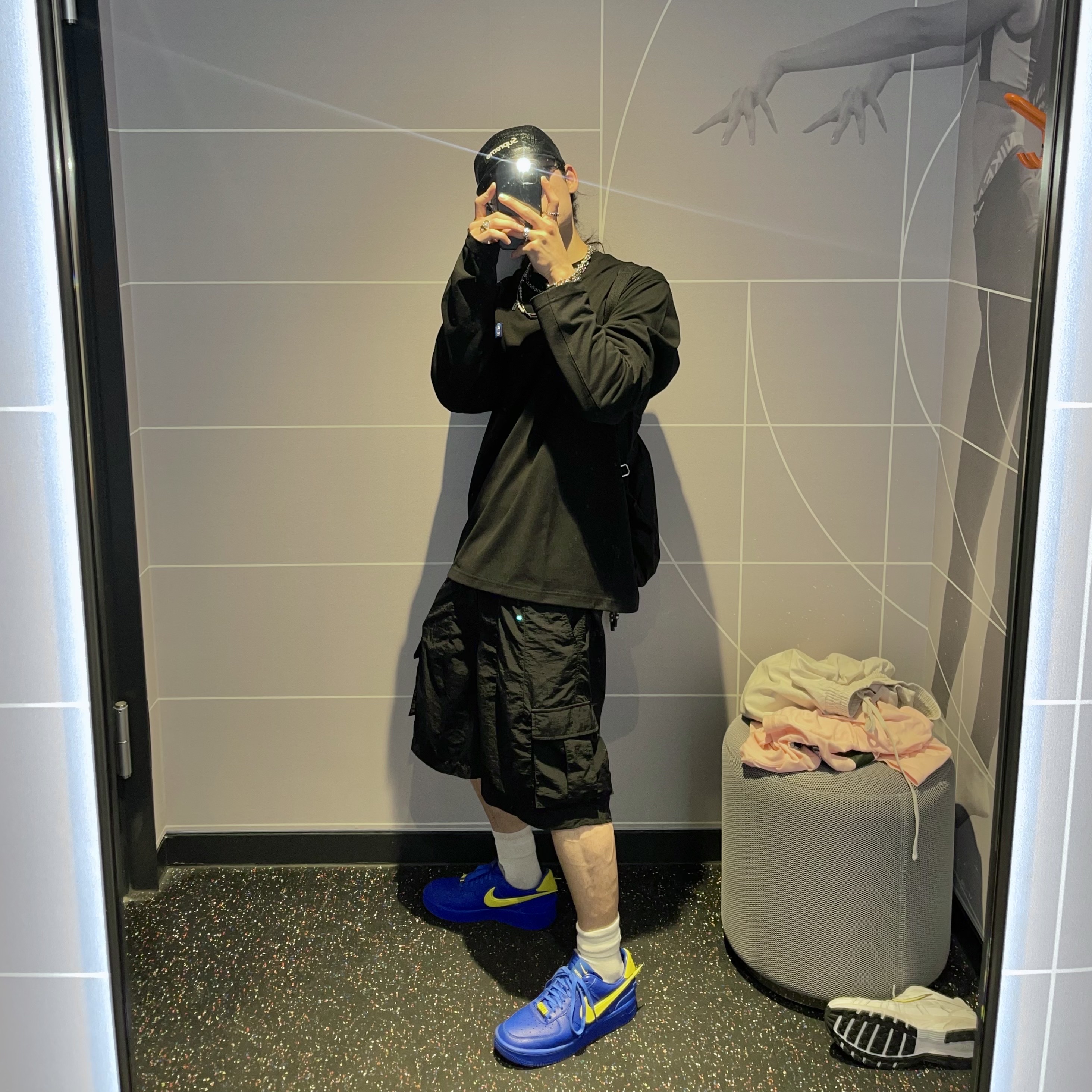 Nike x Ambush Air Force 1 Low SP Game Royal and Vivid Sulfur, Ader Error Sig; TRS/BL Tag LS T-Shirt 01 Black 착용 스타일 - 2