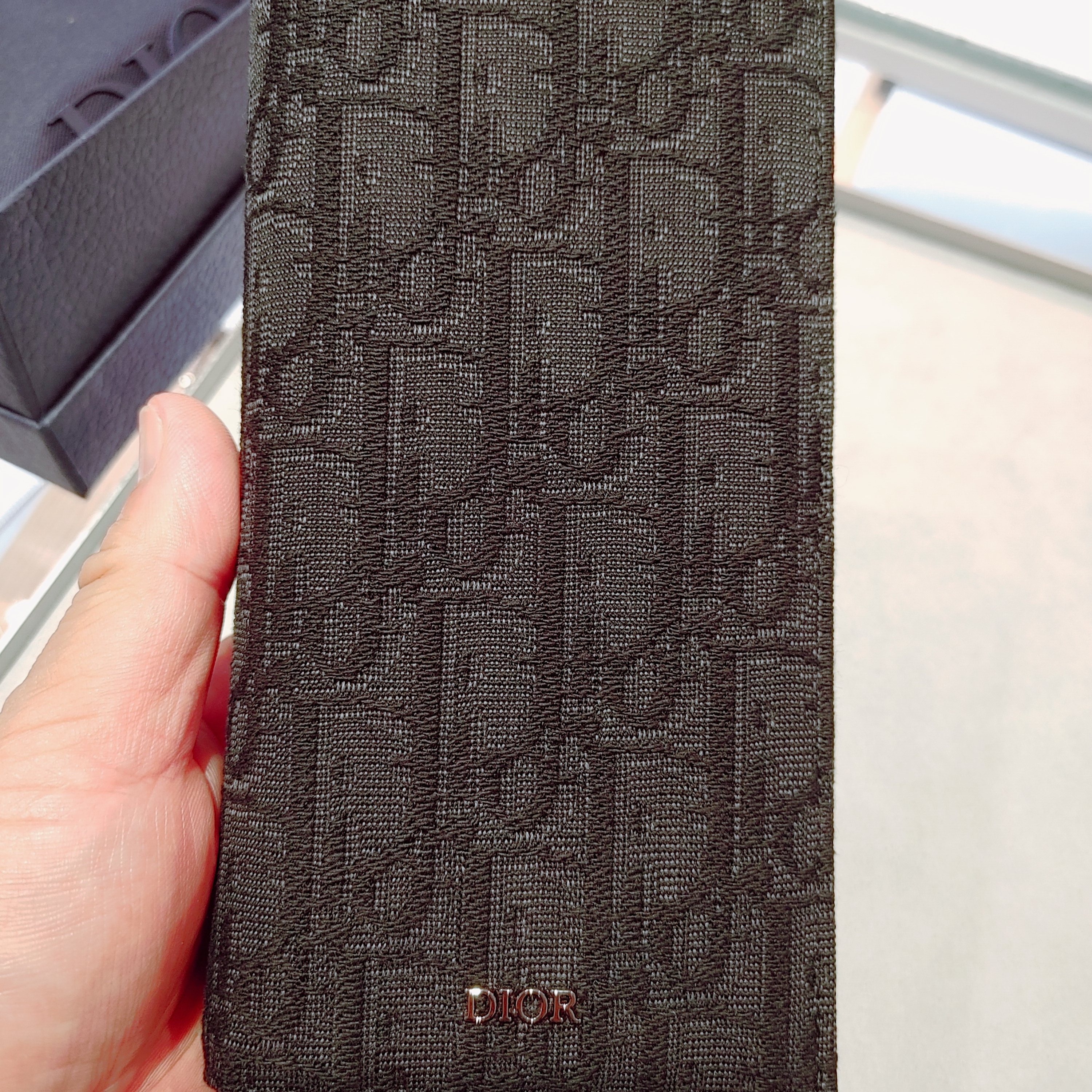 Dior Vertical Long Wallet Black Dior Oblique Jacquard 착용 스타일 - 1