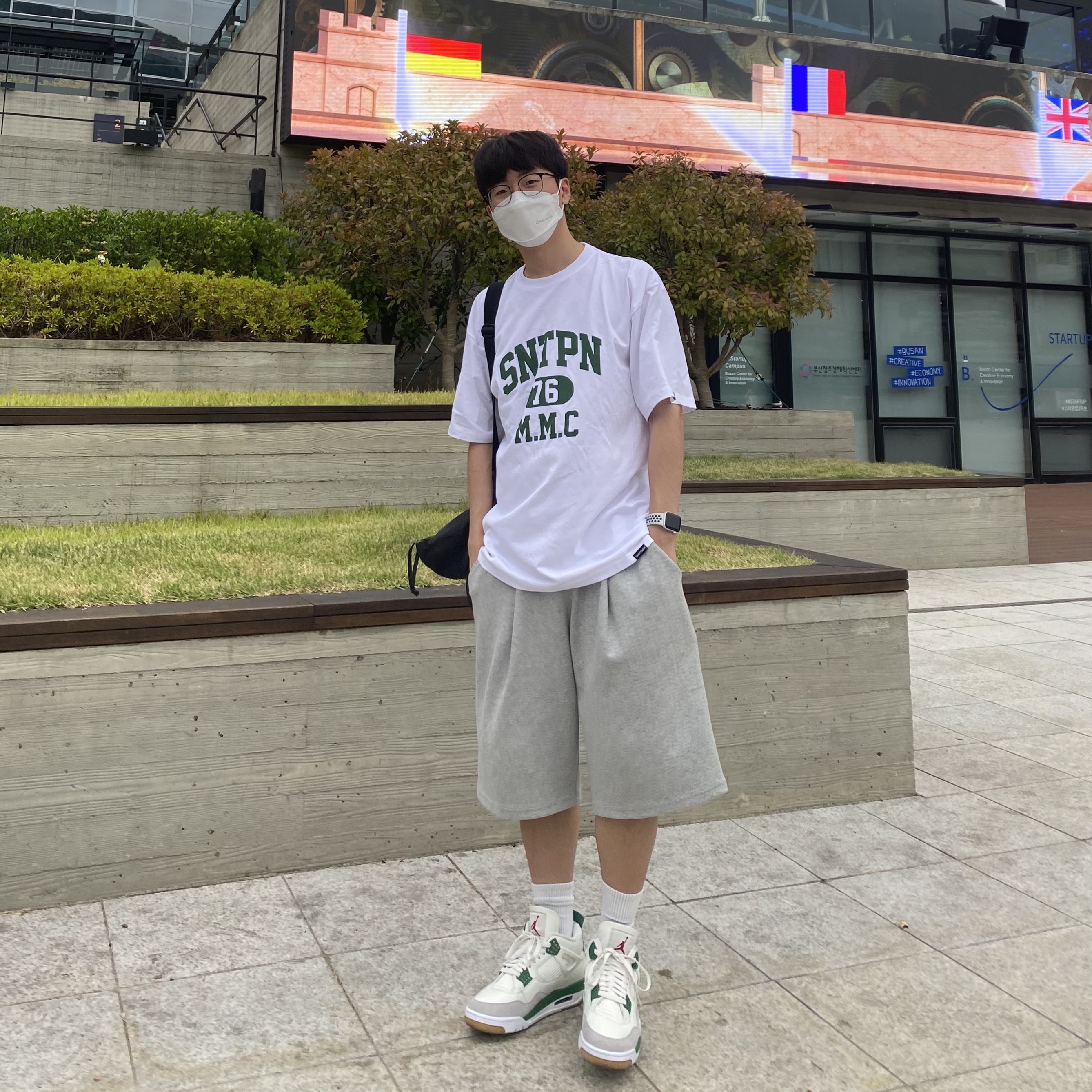 Jordan 4 x Nike SB Retro SP Pine Green 착용 스타일