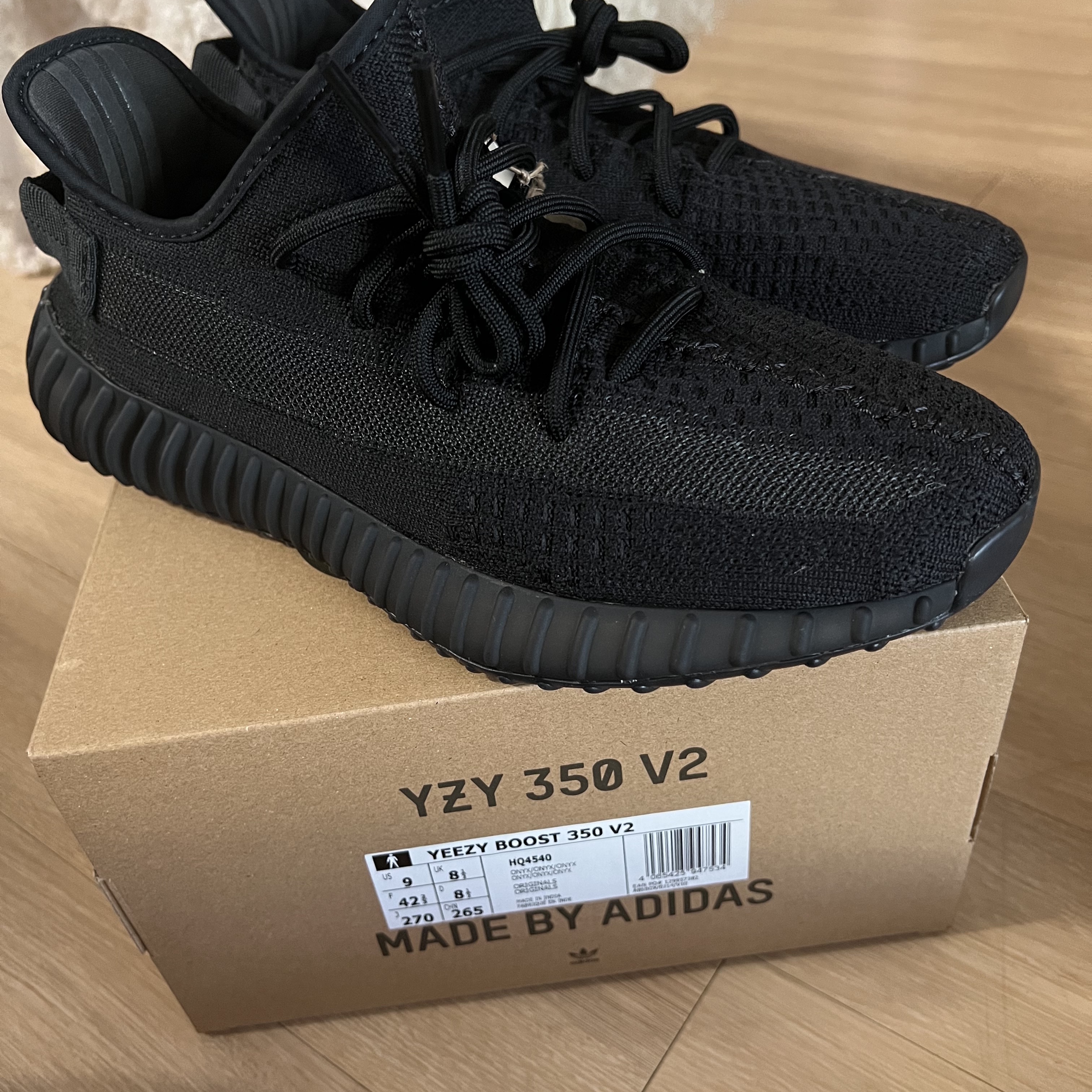 Adidas Yeezy Boost 350 V2 Onyx 착용 스타일