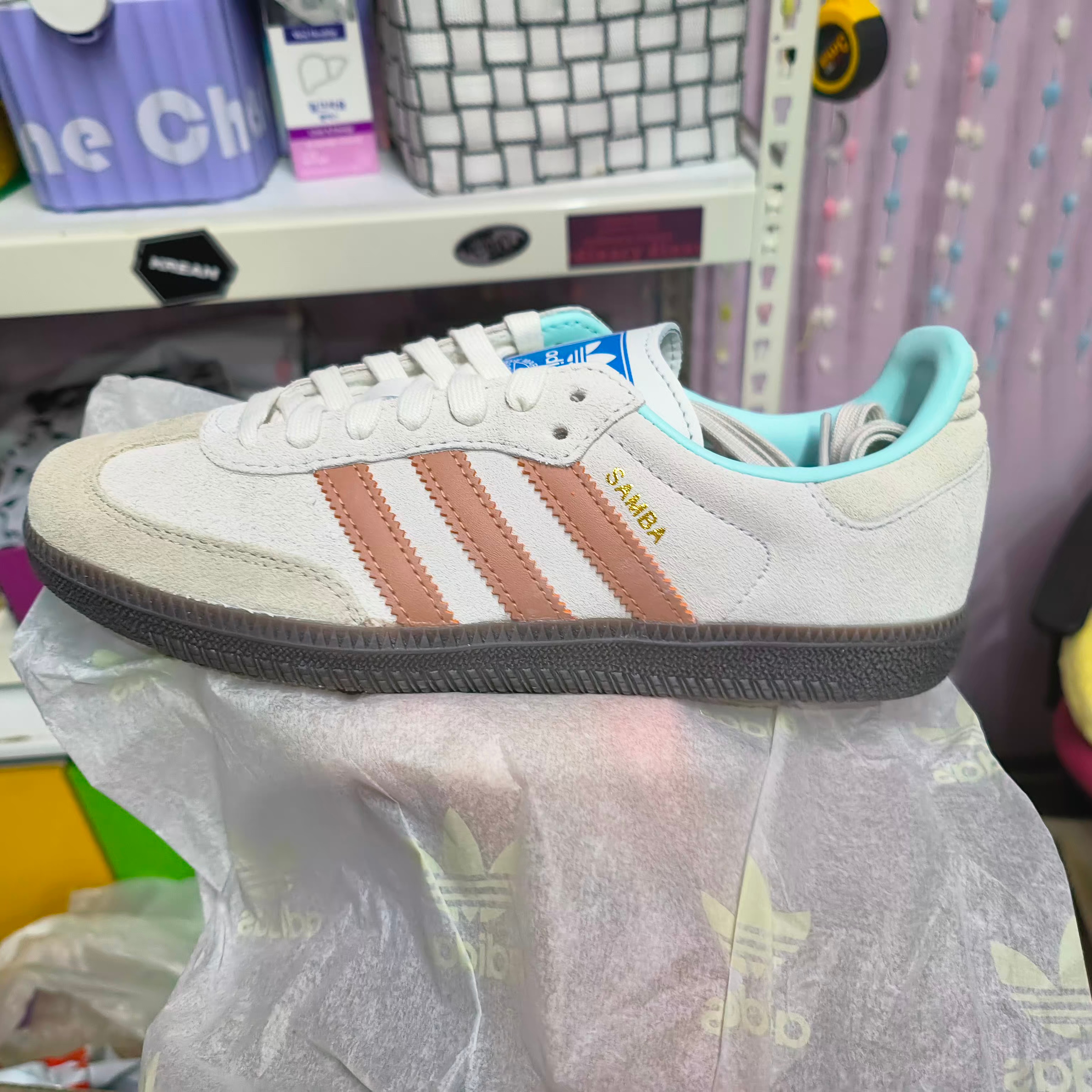 Adidas Samba OG Crystal White Clay Strata 착용 스타일