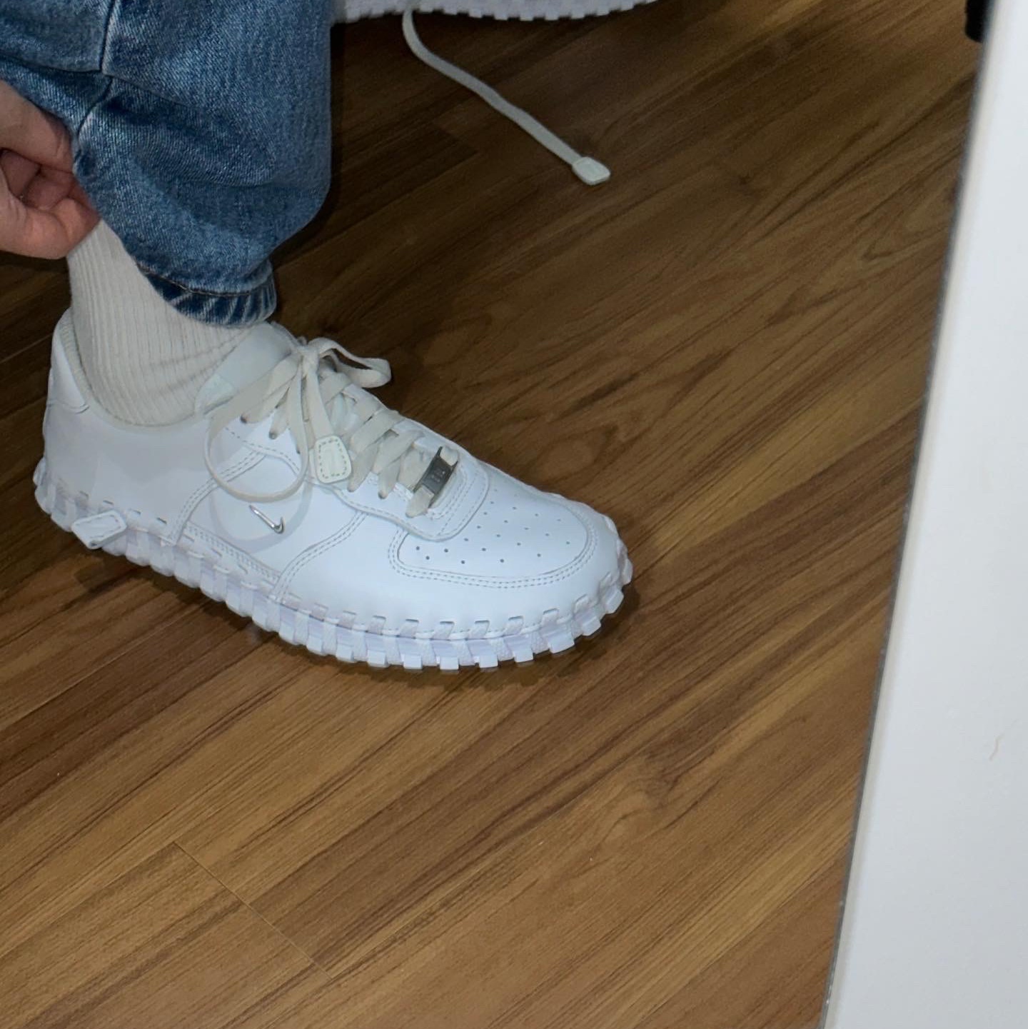 Nike x Jacquemus J Force 1 Low LX SP White 착용 스타일 - 2