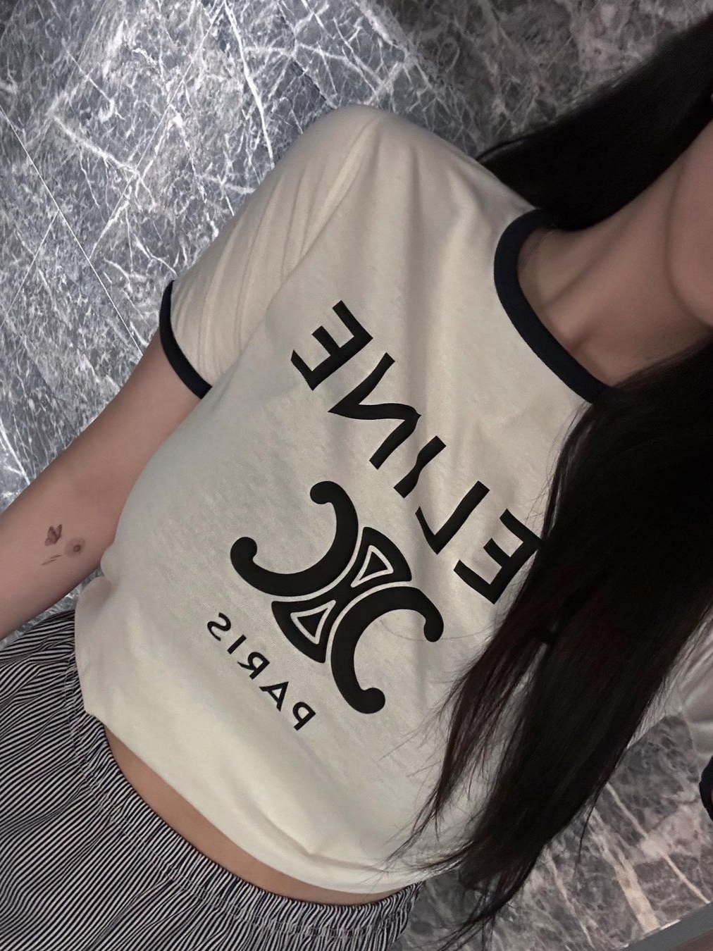 (W) Celine Paris T-Shirt in Cotton Jersey Off White Navy Black 착용 스타일
