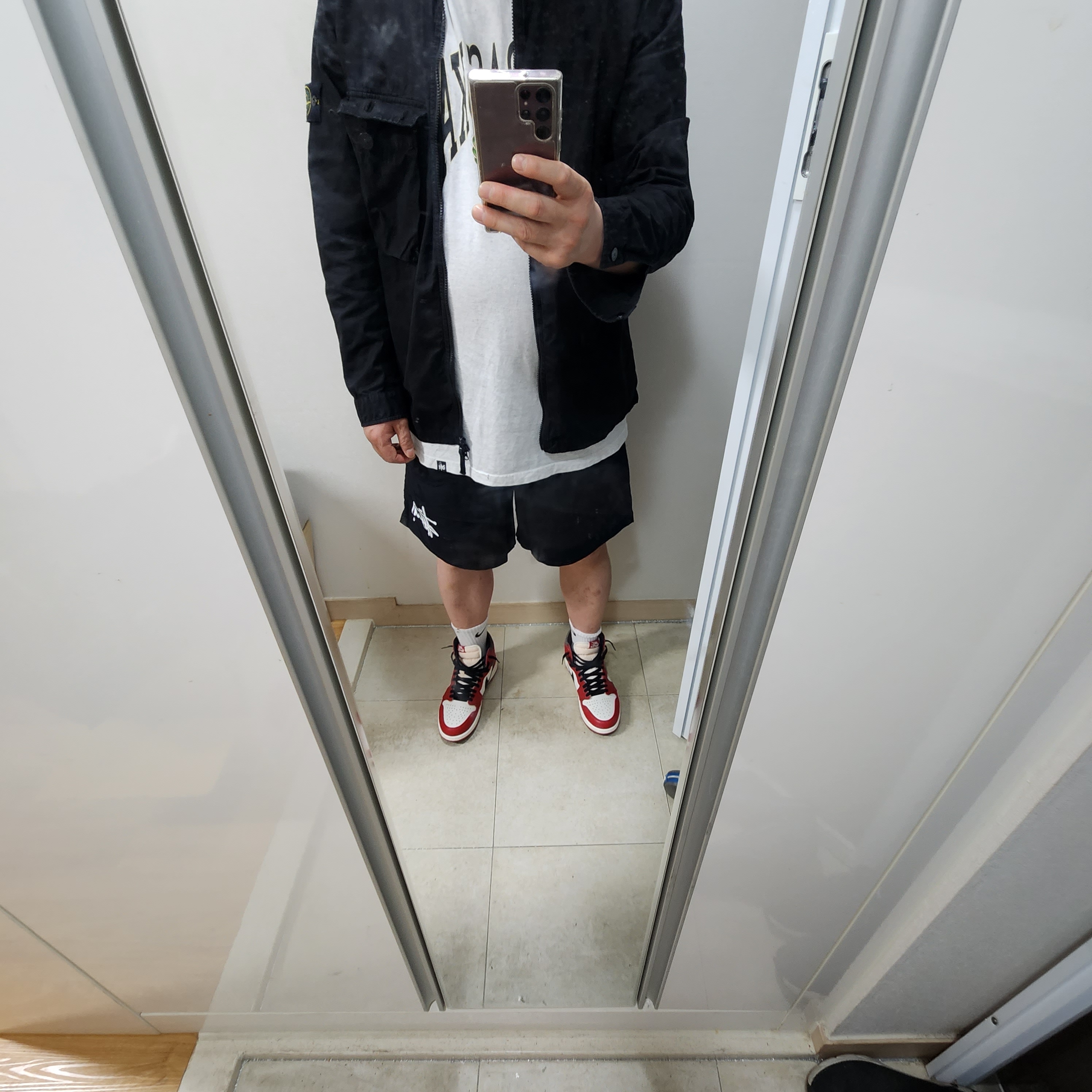 Stussy Big Basic Water Shorts Black, Jordan 1 Retro High OG Chicago 2022 착용 스타일
