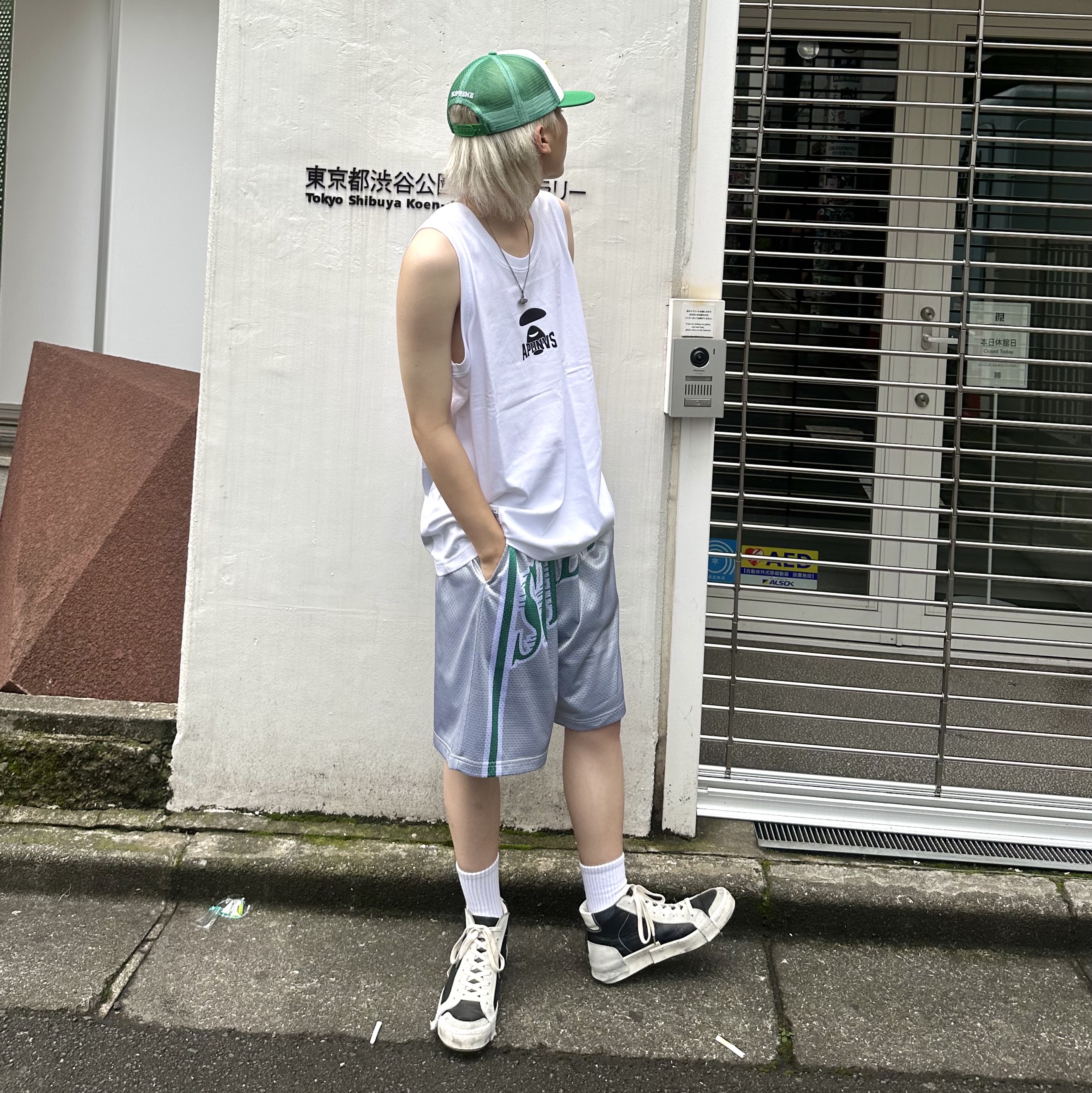 Supreme Slap Shot Mesh Shorts Grey - 23SS, Supreme Name Plate Mesh Back 5-Panel Green - 23SS 착용 스타일 - 2