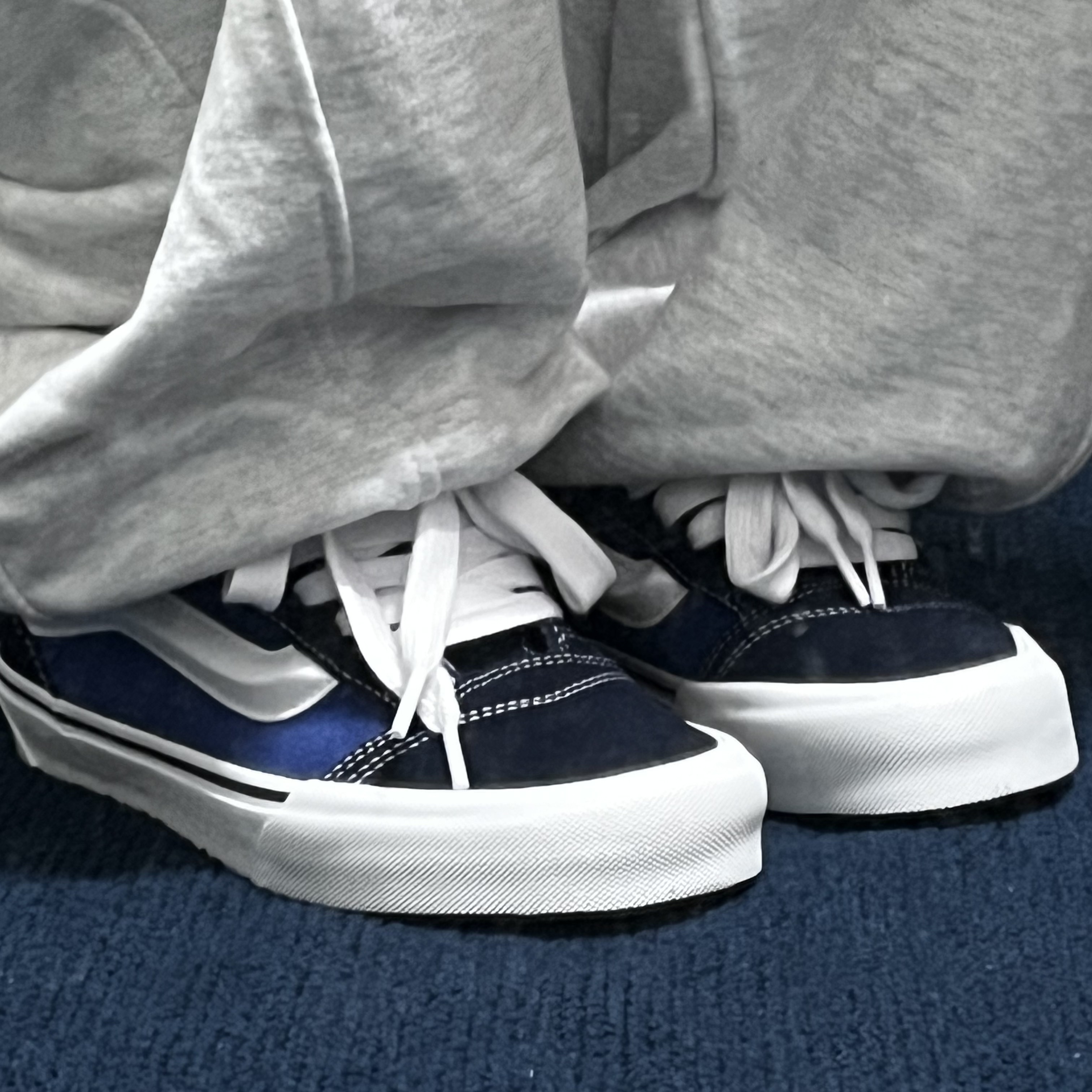 Vans Knu-Skool Navy True White 착용 스타일