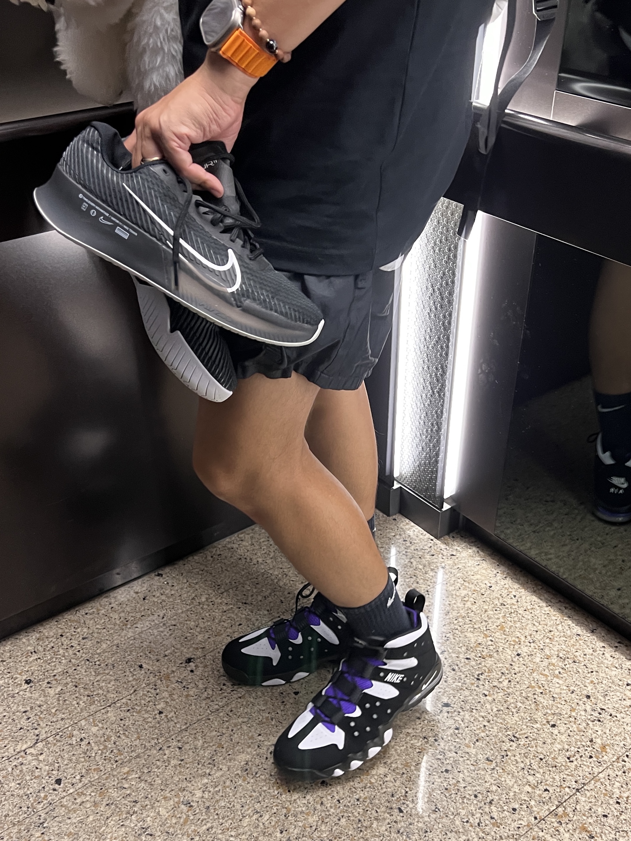 Nike Air Max 2 CB 94 Black and Pure Purple, Apple Watch Ultra 49mm Titanium Case with Ocean Band Midnight (Korean Ver.) 착용 스타일 - 2