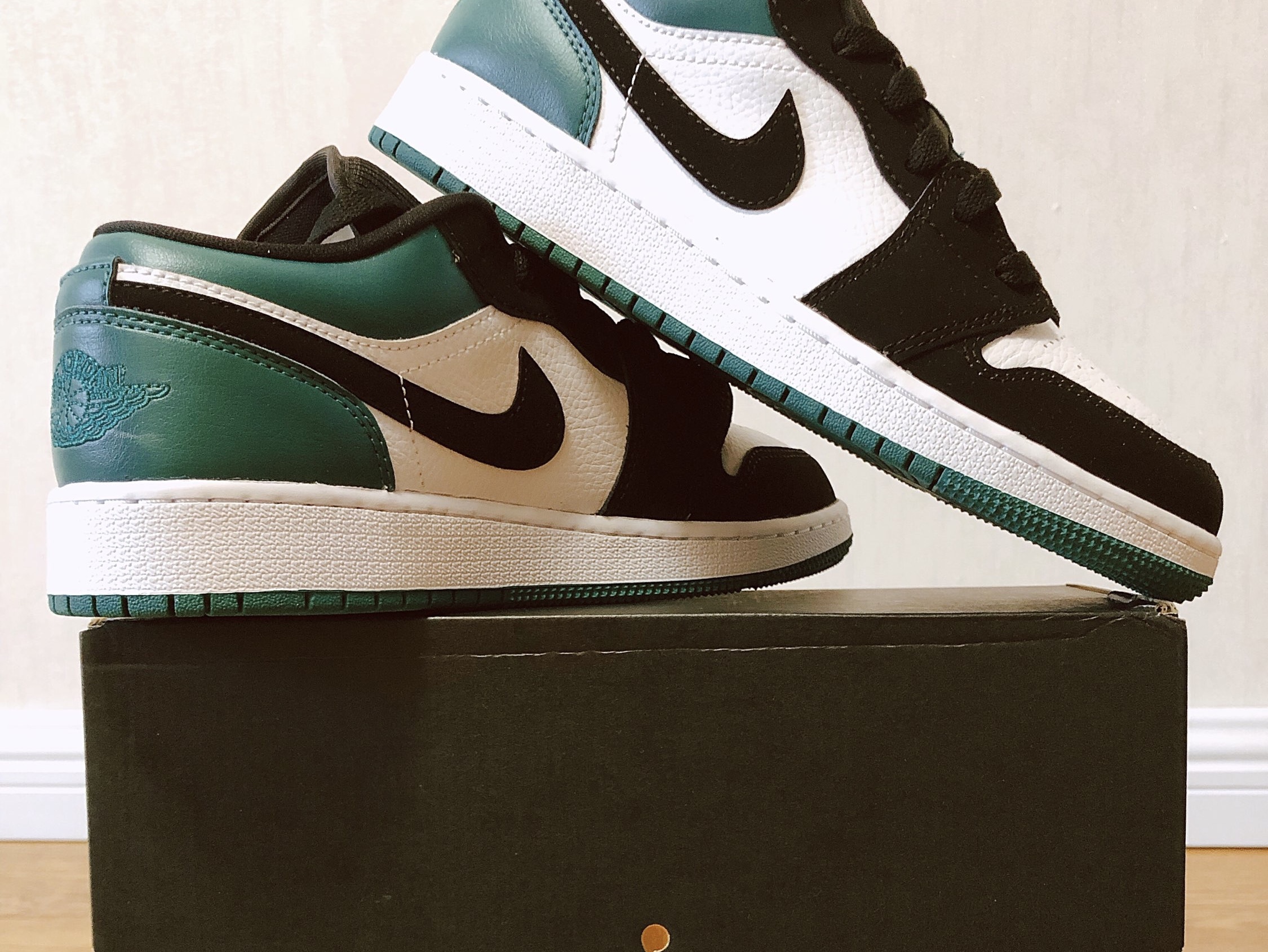 (GS) Jordan 1 Low Black Mystic Green 착용 스타일 - 1