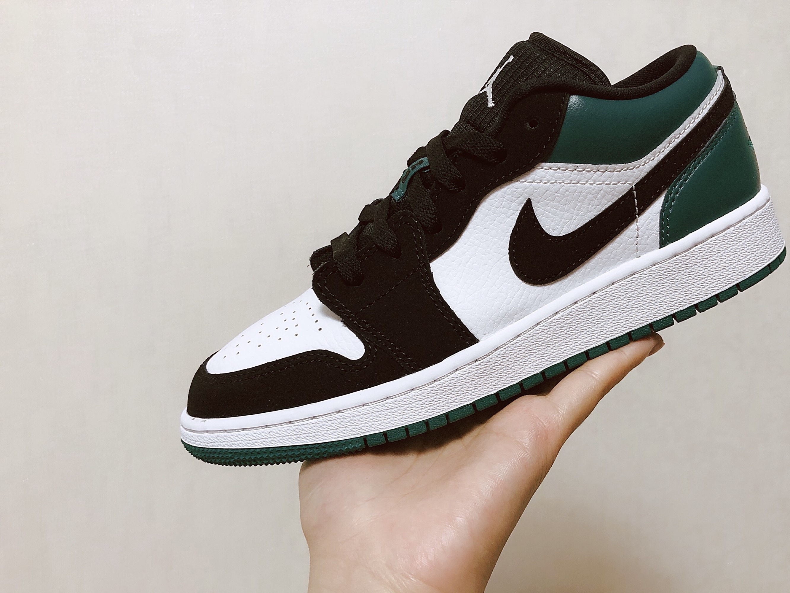 (GS) Jordan 1 Low Black Mystic Green 착용 스타일 - 5